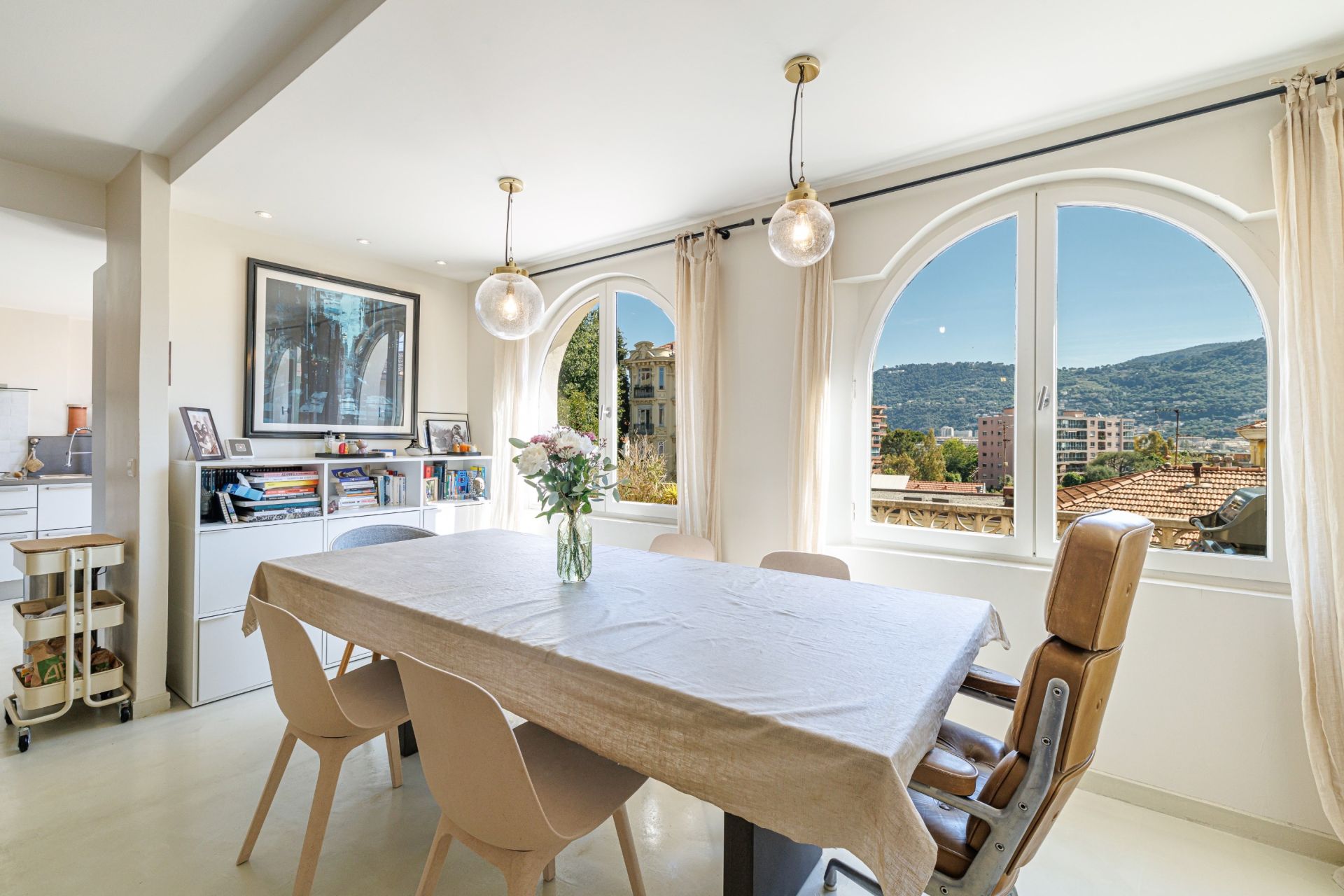 luxury house 5 Rooms for sale on NICE (06000)