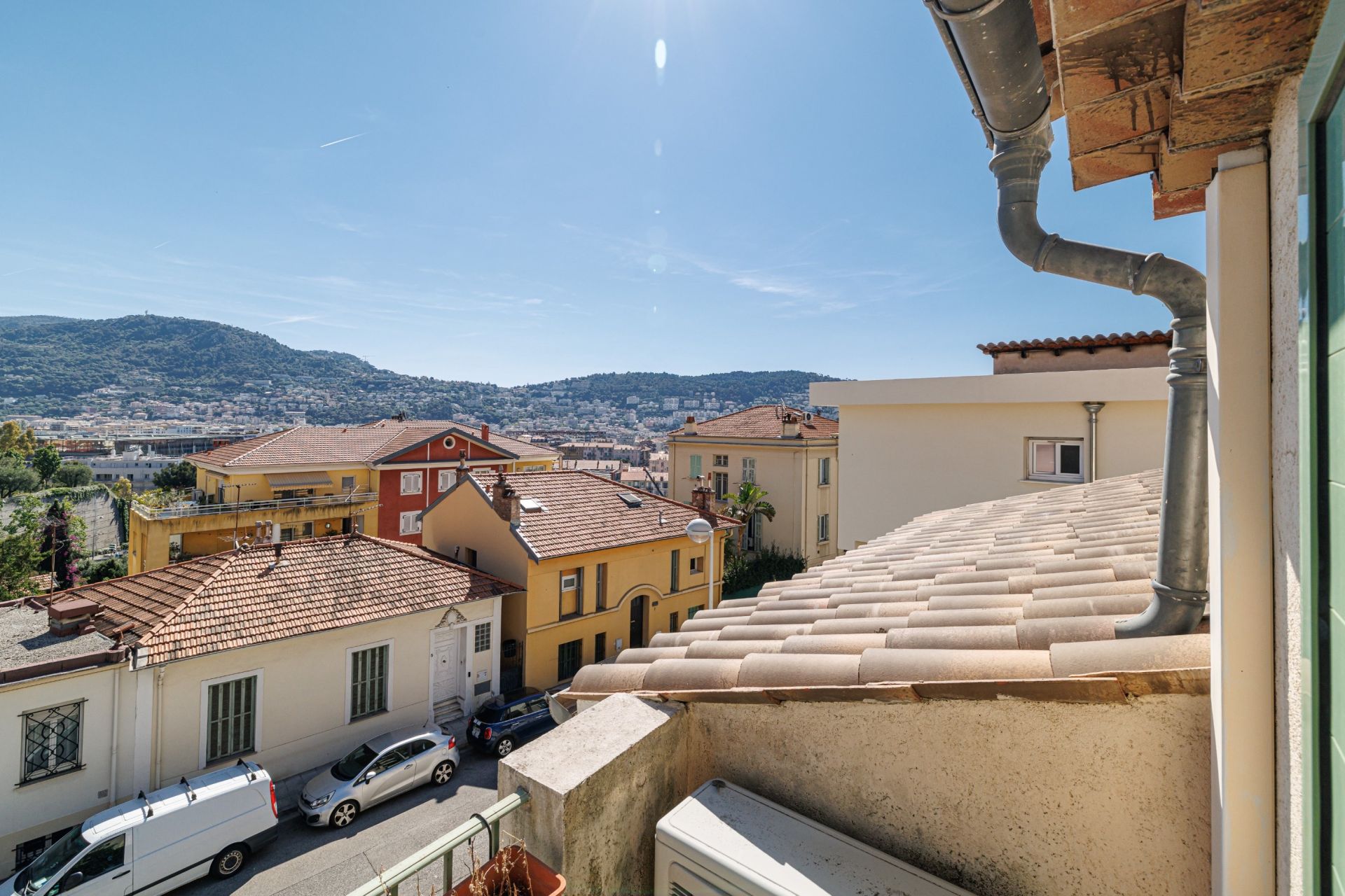 luxury house 5 Rooms for sale on NICE (06000)