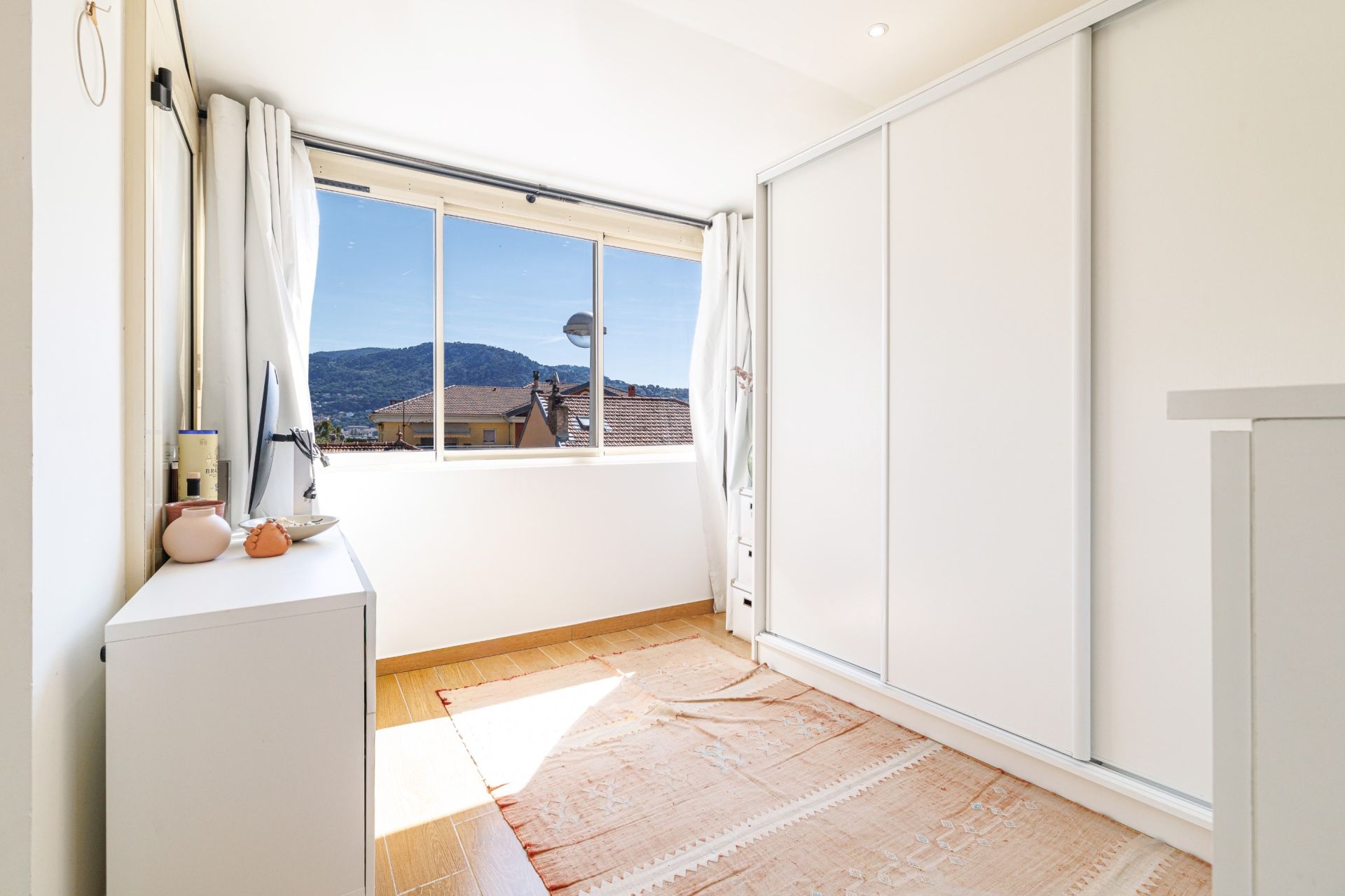 luxury house 5 Rooms for sale on NICE (06000)