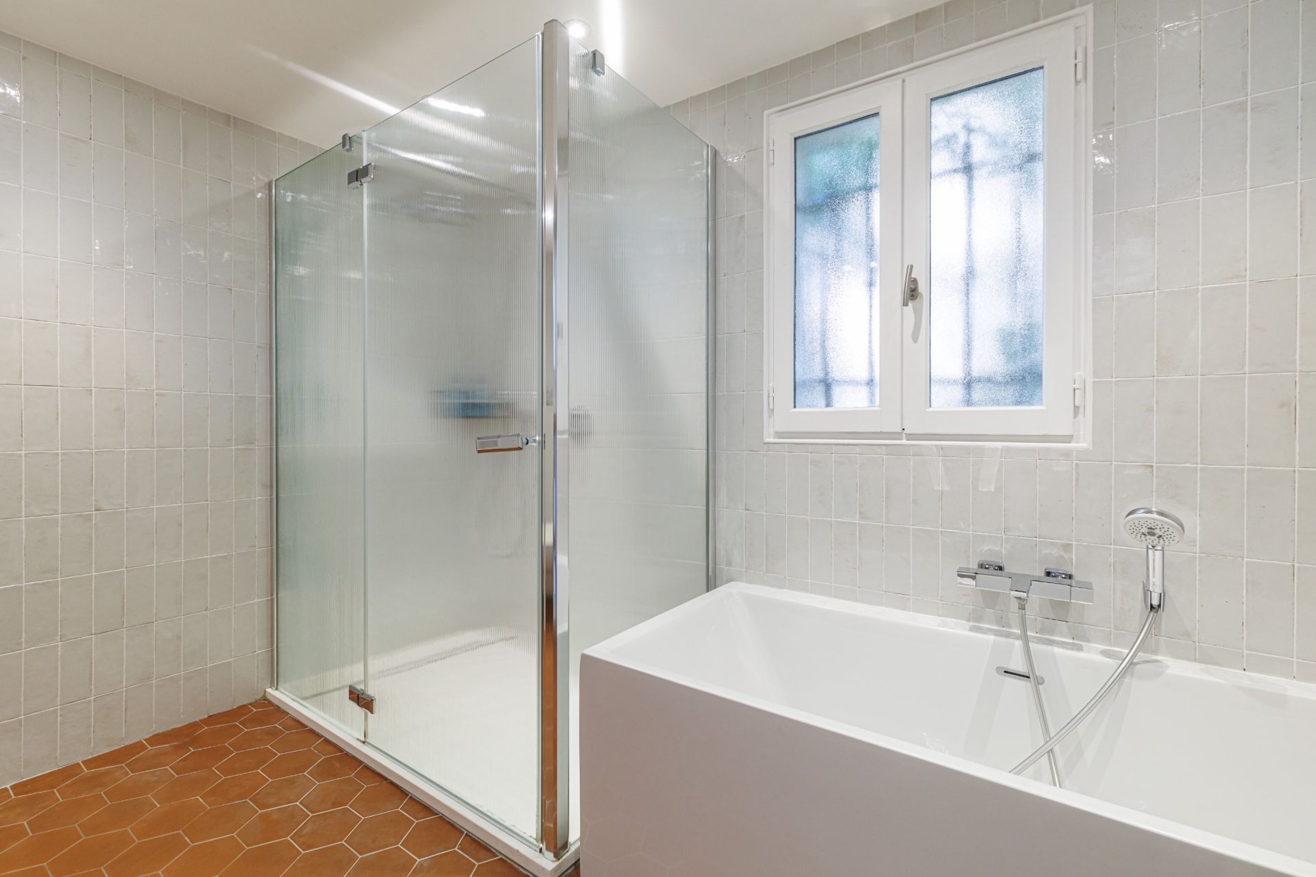 luxury house 5 Rooms for sale on NICE (06000)