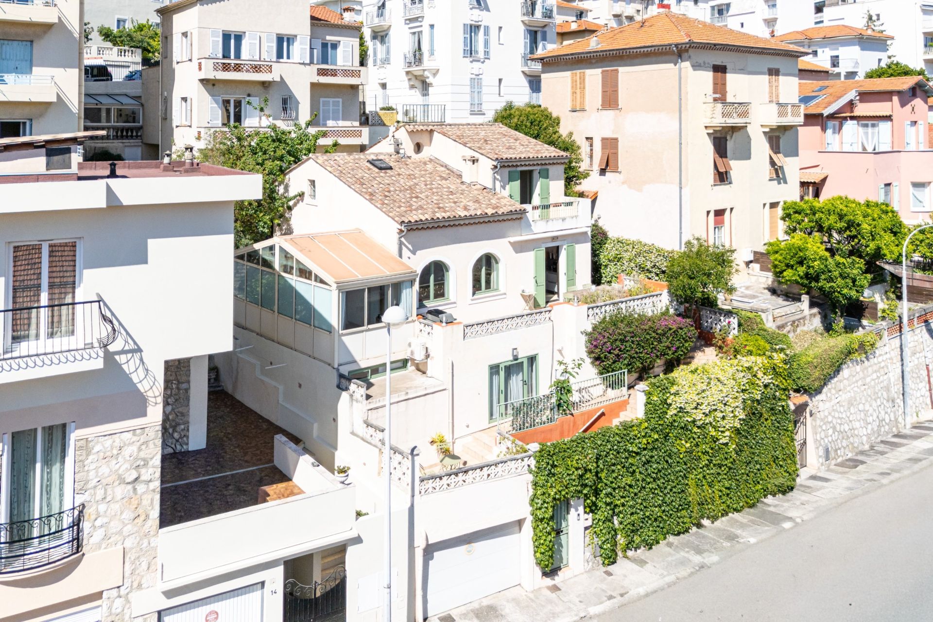 luxury house 5 Rooms for sale on NICE (06000)
