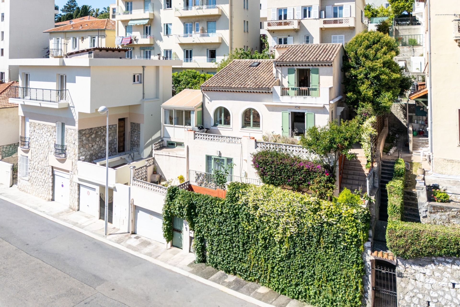luxury house 5 Rooms for sale on NICE (06000)