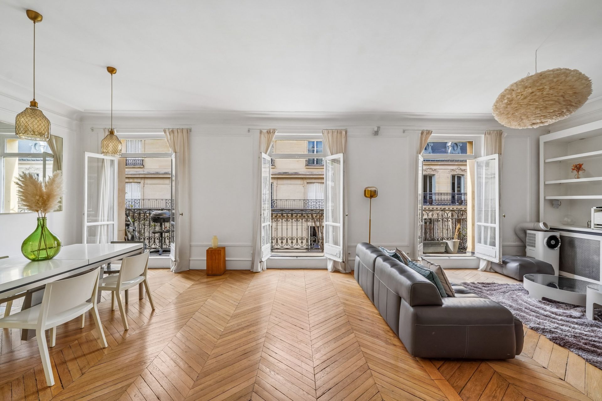 luxury apartment 6 Rooms for sale on PARIS (75008)