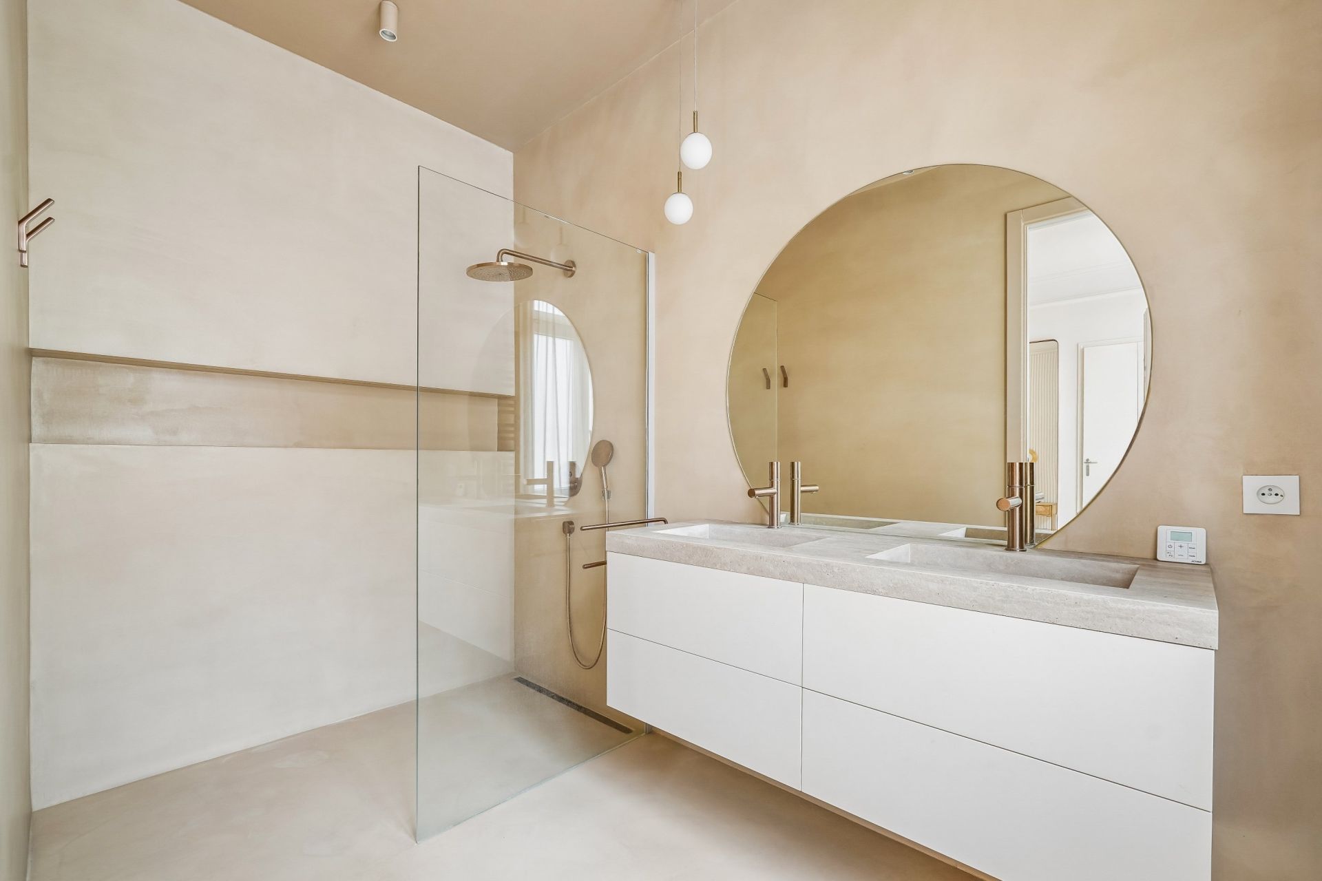 luxury apartment 6 Rooms for sale on PARIS (75008)