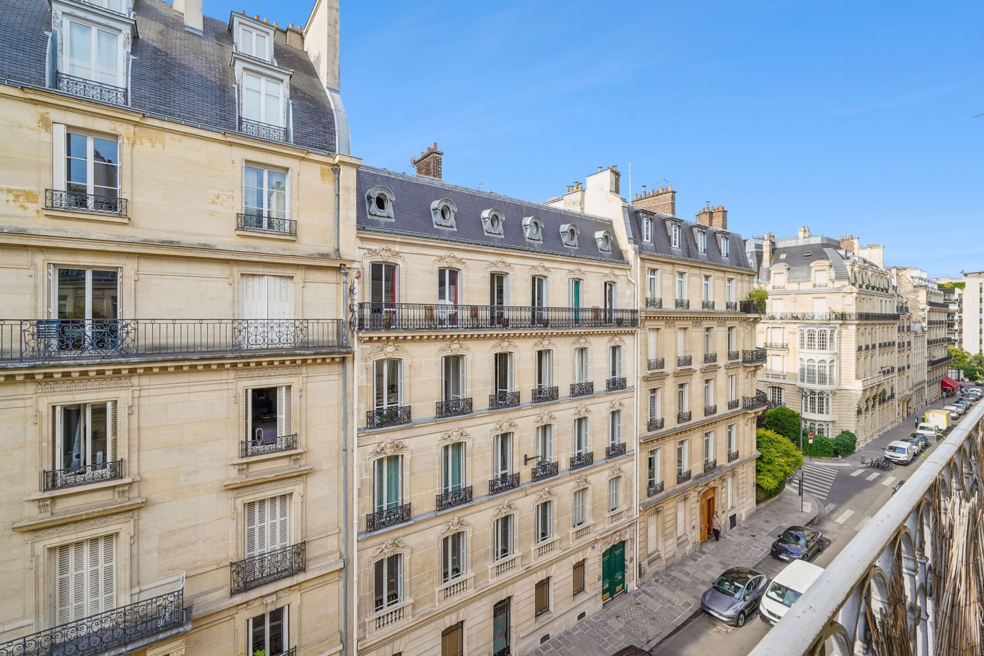 luxury apartment 6 Rooms for sale on PARIS (75008)