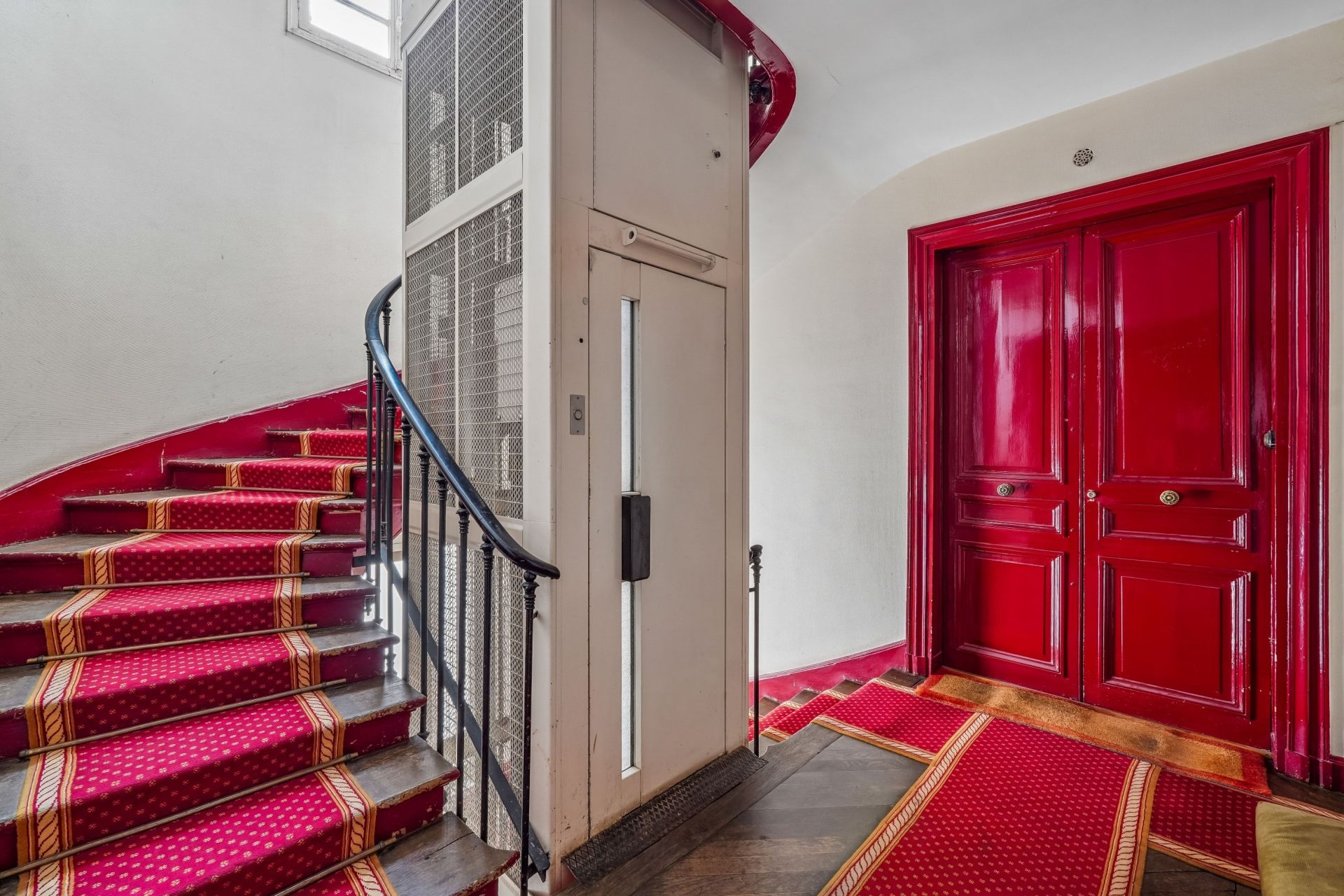 luxury apartment 6 Rooms for sale on PARIS (75008)