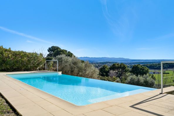 Sale Luxury house Aix-en-Provence 7&nbsp;Rooms 200&nbsp;m²