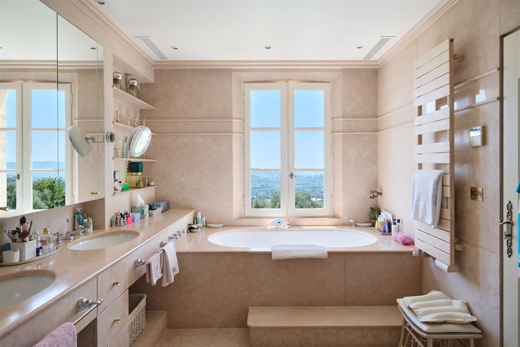 maison provençale de luxe 8 Pièces en vente sur CHATEAUNEUF GRASSE (06740)