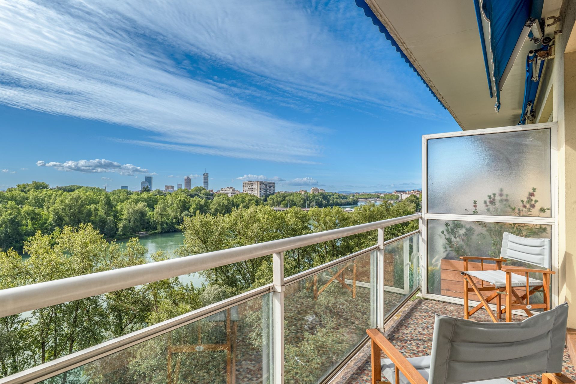 luxury apartment 6 Rooms for sale on CALUIRE ET CUIRE (69300)