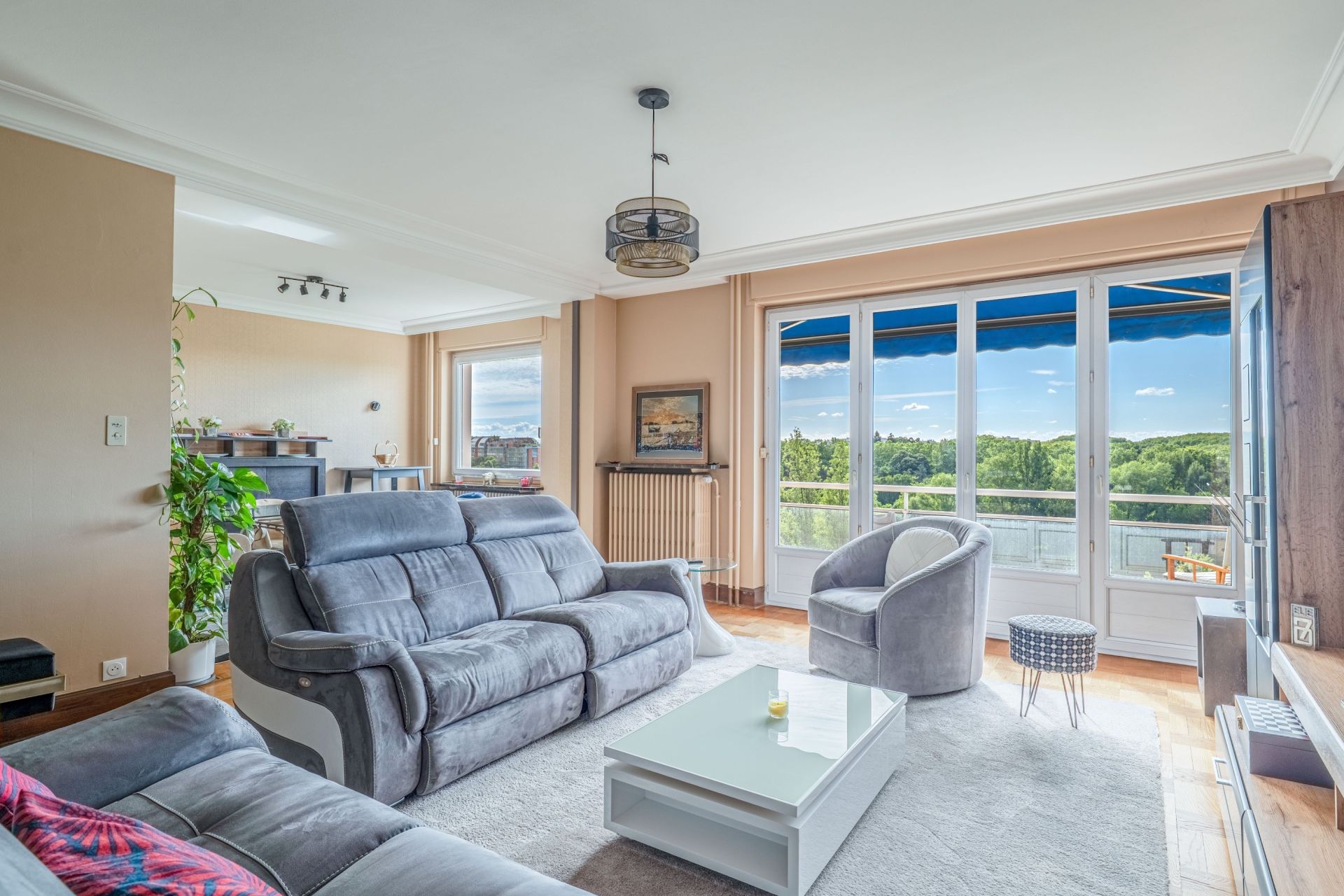 luxury apartment 6 Rooms for sale on CALUIRE ET CUIRE (69300)