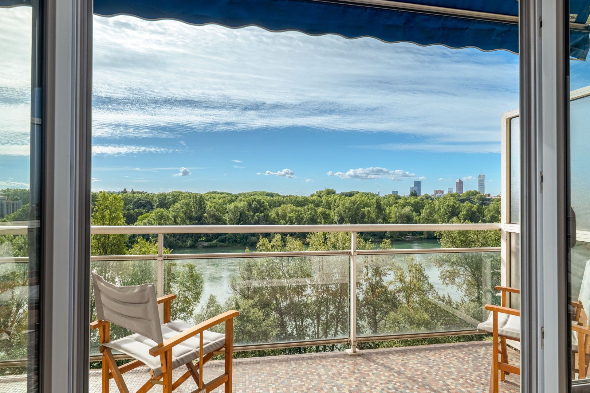 luxury apartment 6 Rooms for sale on CALUIRE ET CUIRE (69300)