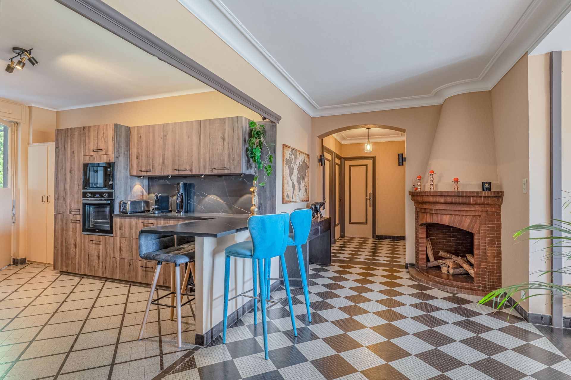 luxury apartment 6 Rooms for sale on CALUIRE ET CUIRE (69300)