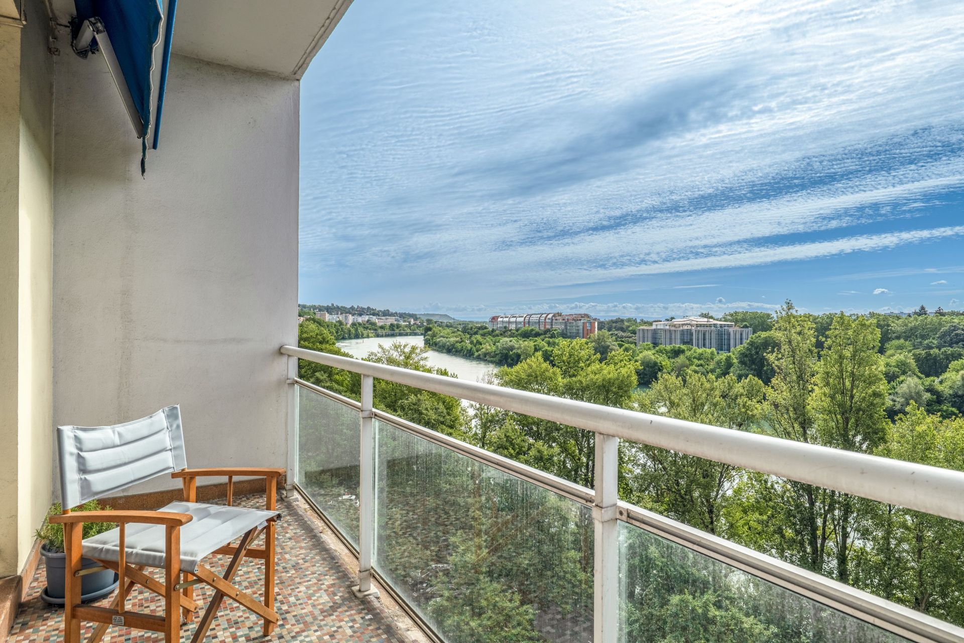 luxury apartment 6 Rooms for sale on CALUIRE ET CUIRE (69300)
