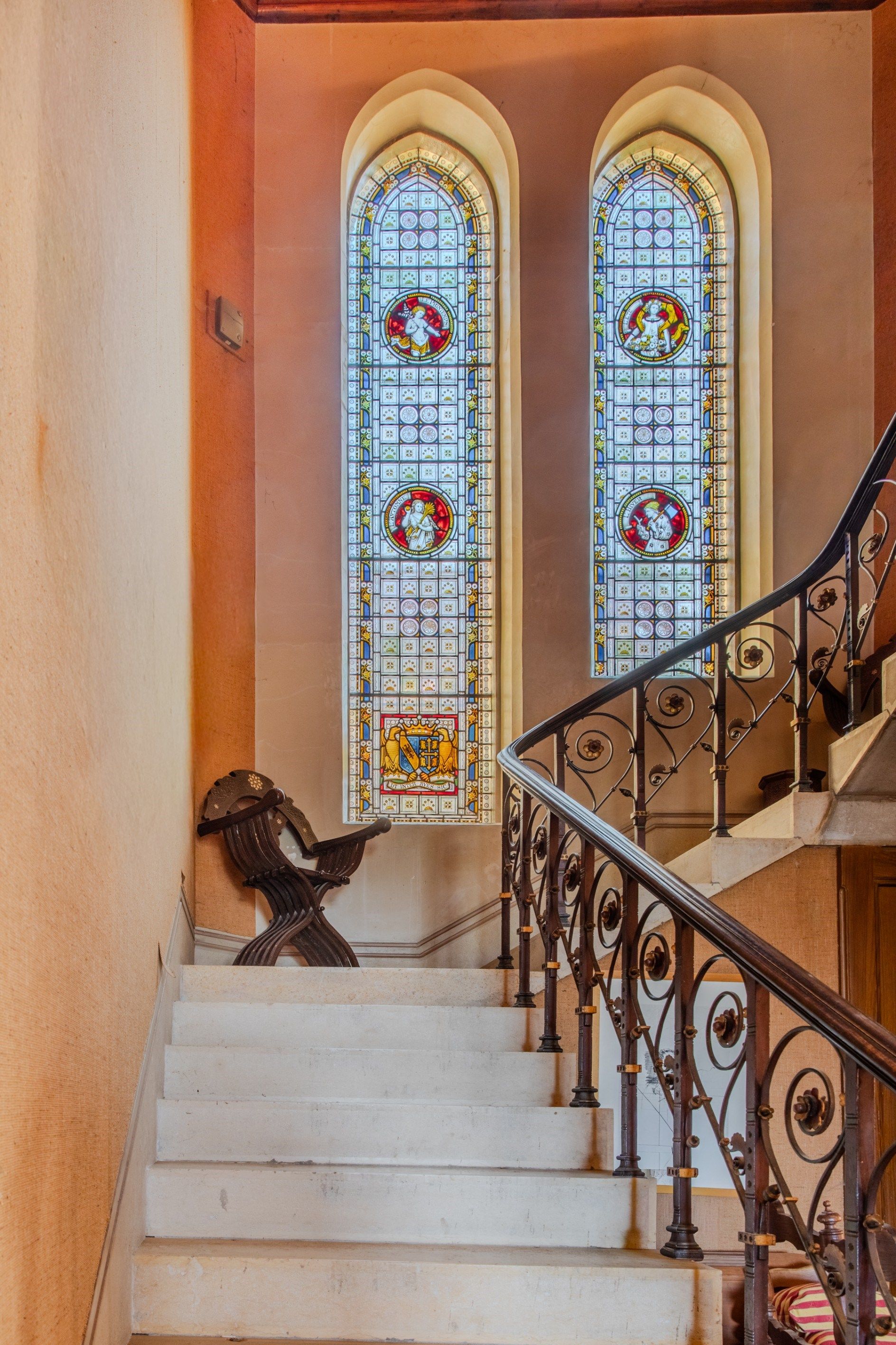 castle 22 Rooms for sale on REYRIEUX (01600)