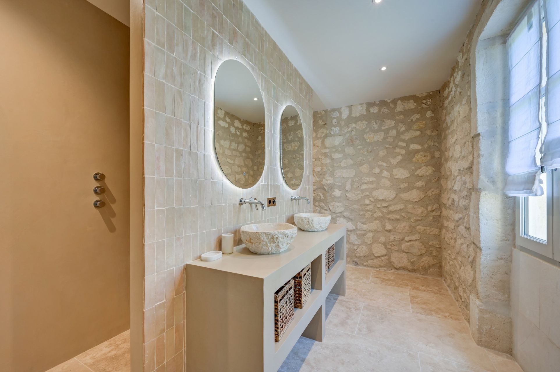mas 6 Rooms for sale on MAUSSANE LES ALPILLES (13520)