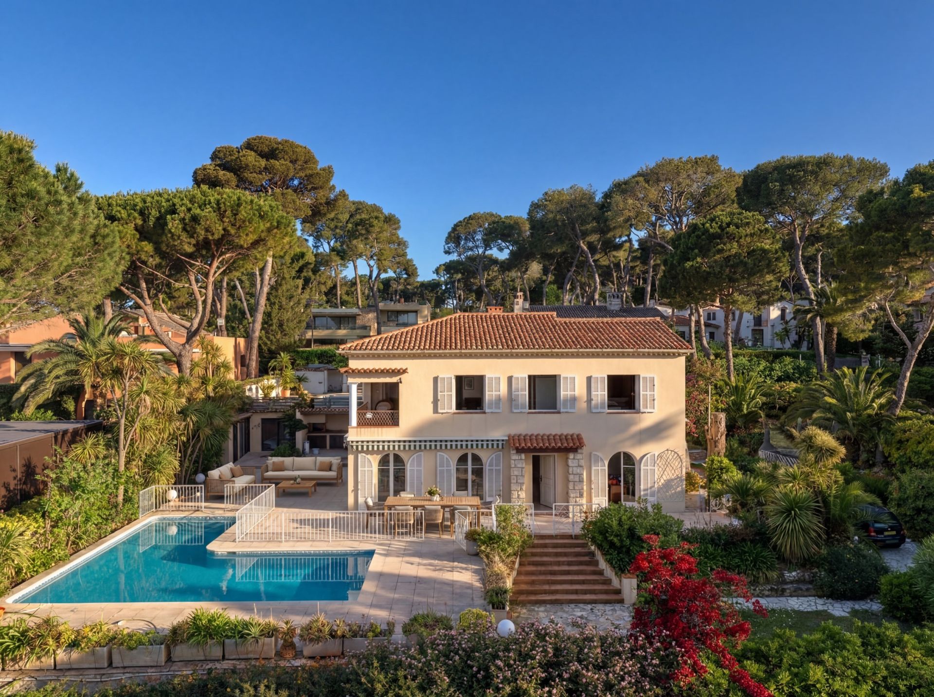 luxury villa 7 Rooms for sale on CAP D ANTIBES (06160)