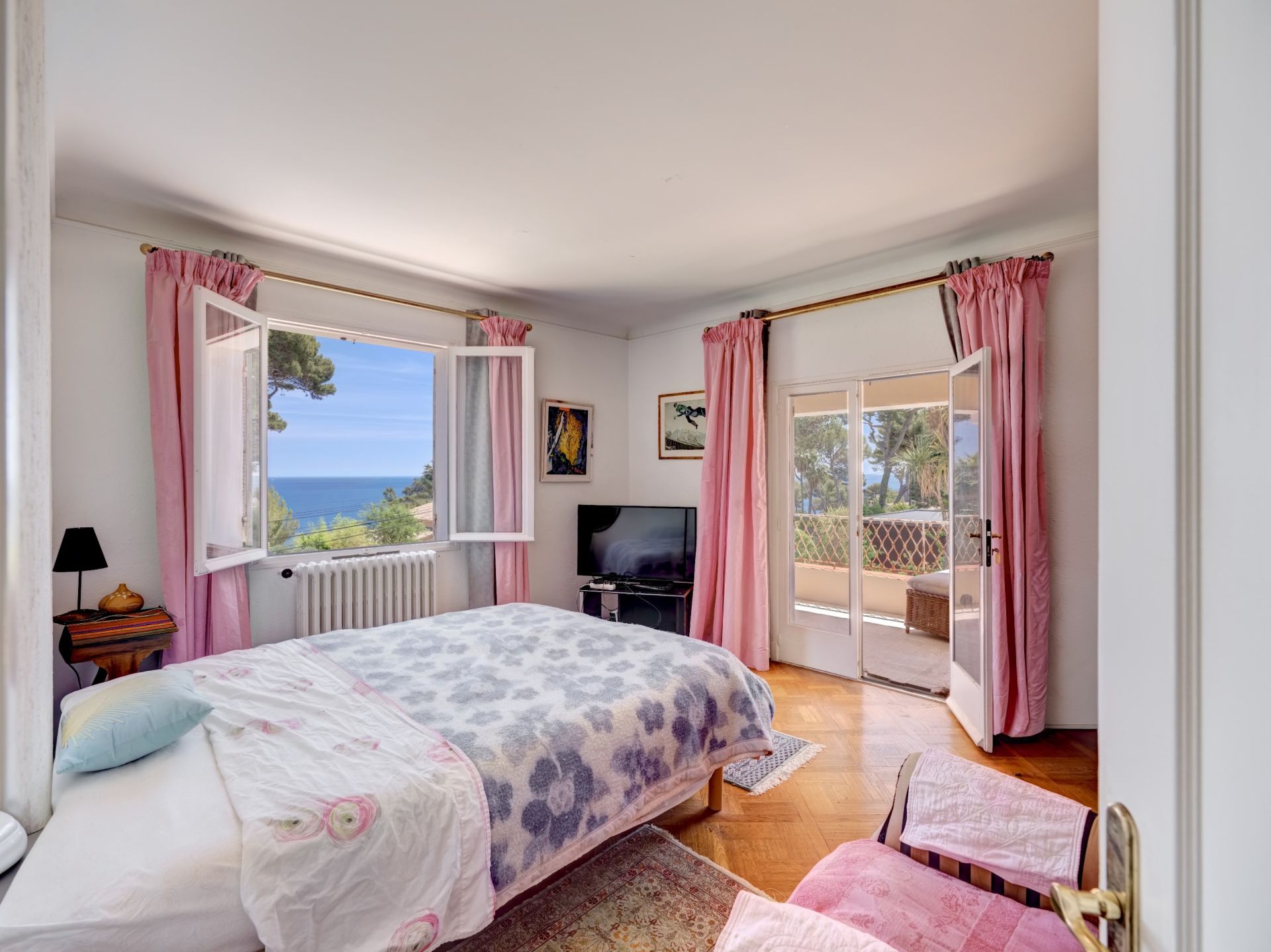 luxury villa 7 Rooms for sale on CAP D ANTIBES (06160)