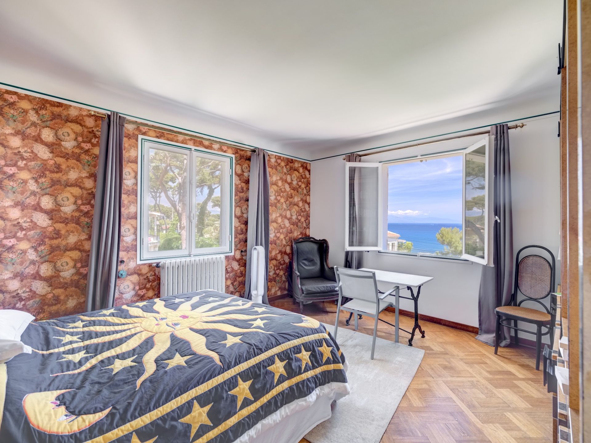 luxury villa 7 Rooms for sale on CAP D ANTIBES (06160)