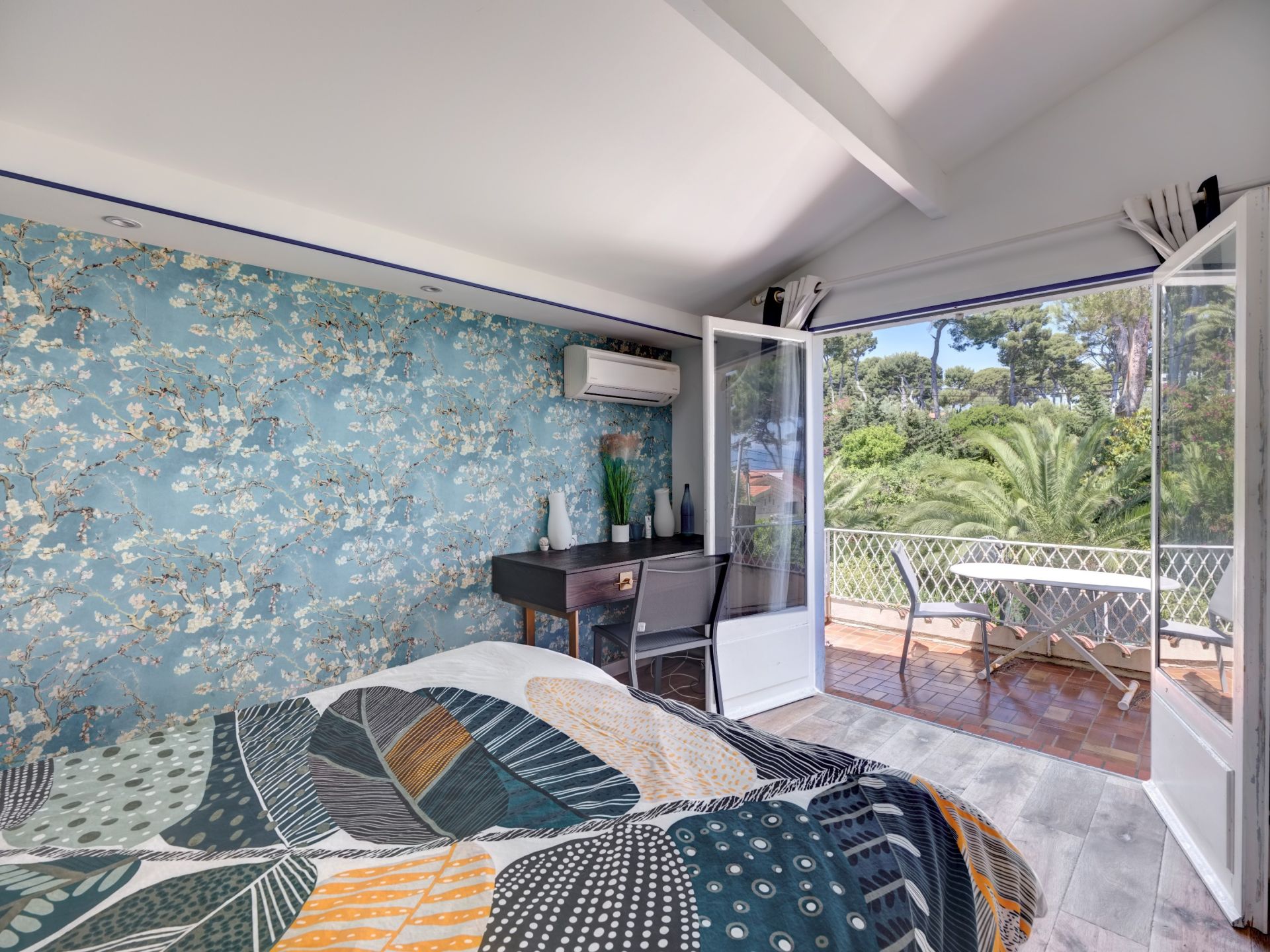 luxury villa 7 Rooms for sale on CAP D ANTIBES (06160)