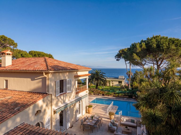 luxury villa 7 Rooms for sale on CAP D ANTIBES (06160)