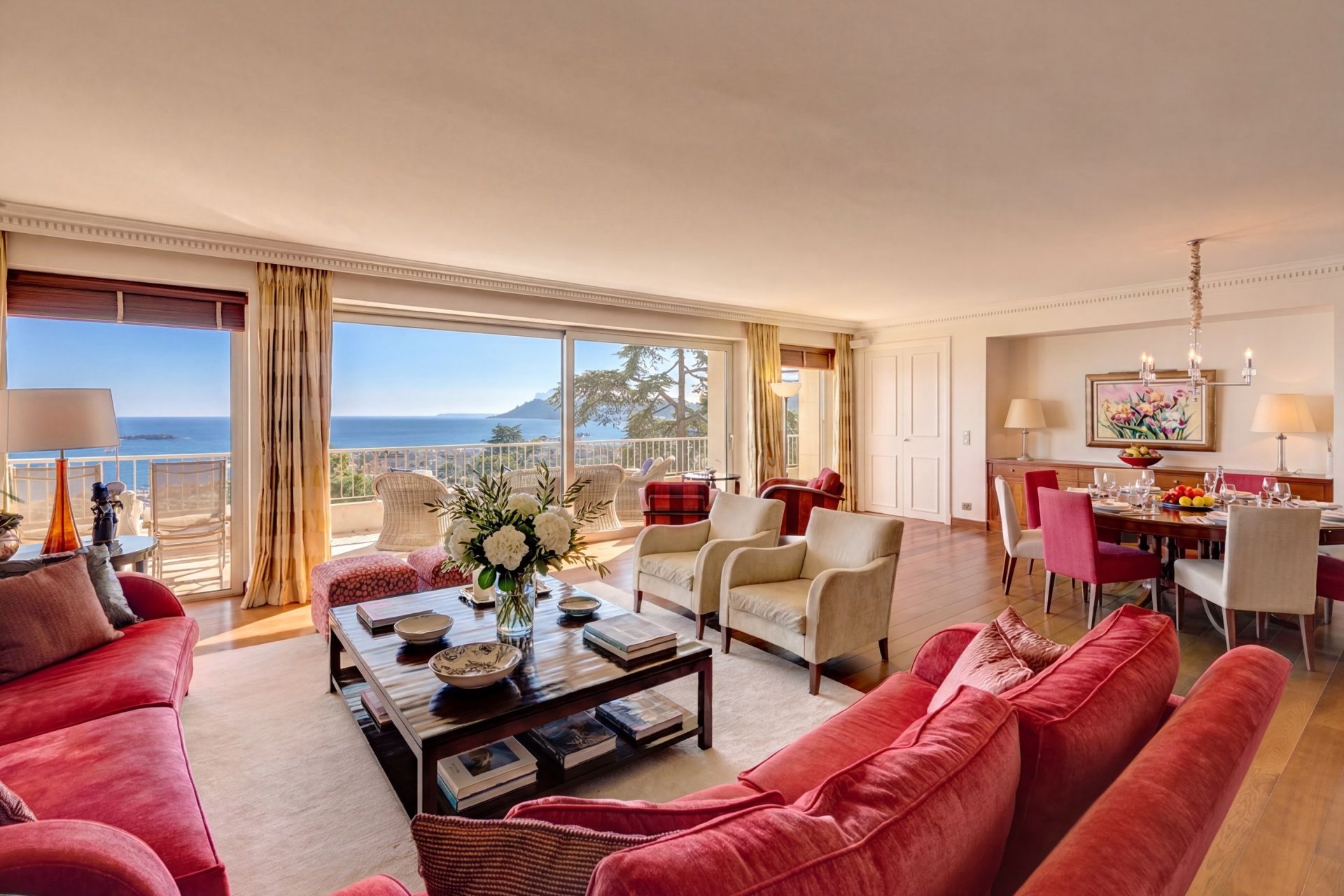 luxury apartment 6 Rooms for sale on CANNES (06400)
