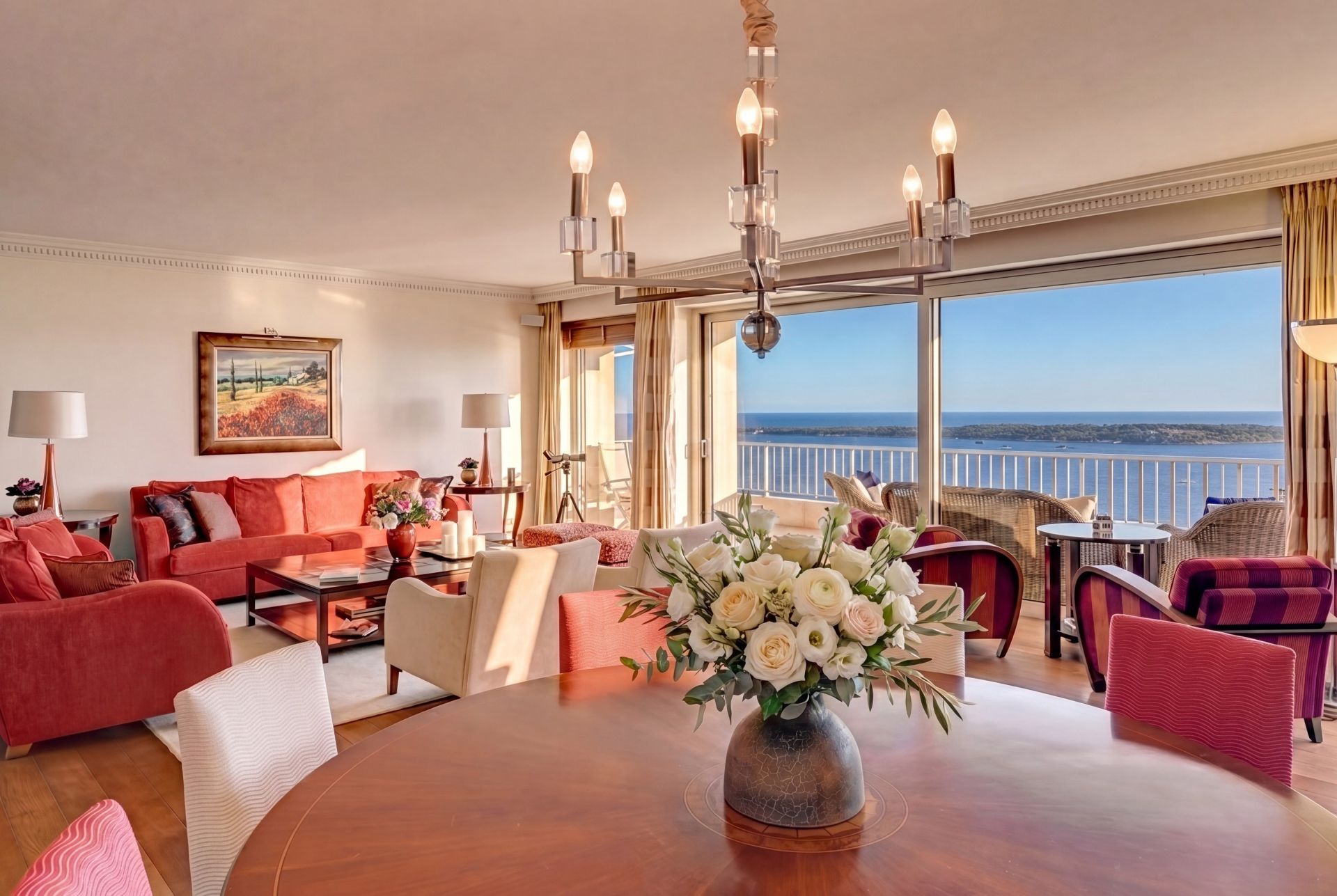 luxury apartment 6 Rooms for sale on CANNES (06400)