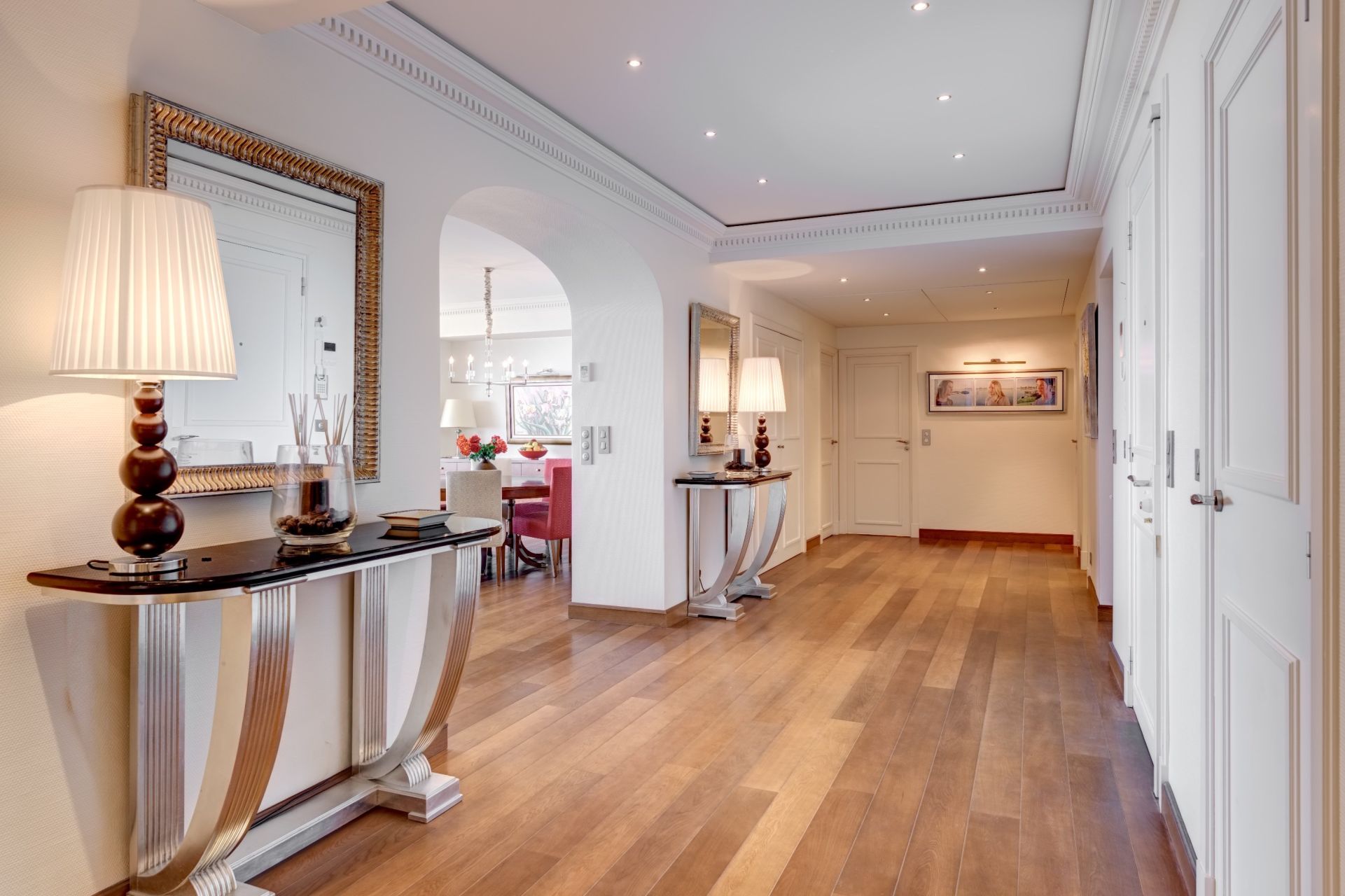 luxury apartment 6 Rooms for sale on CANNES (06400)
