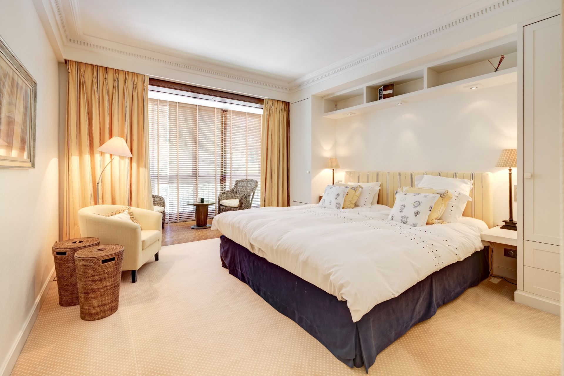 luxury apartment 6 Rooms for sale on CANNES (06400)