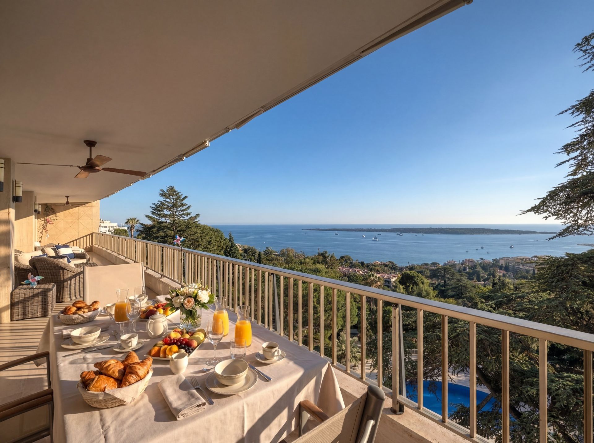 luxury apartment 6 Rooms for sale on CANNES (06400)