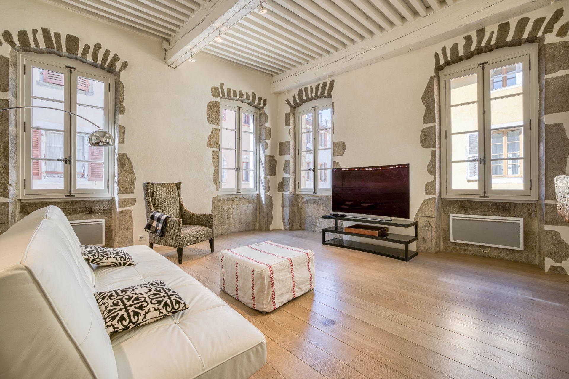 luxury apartment 4 Rooms for sale on ANNECY (74000)