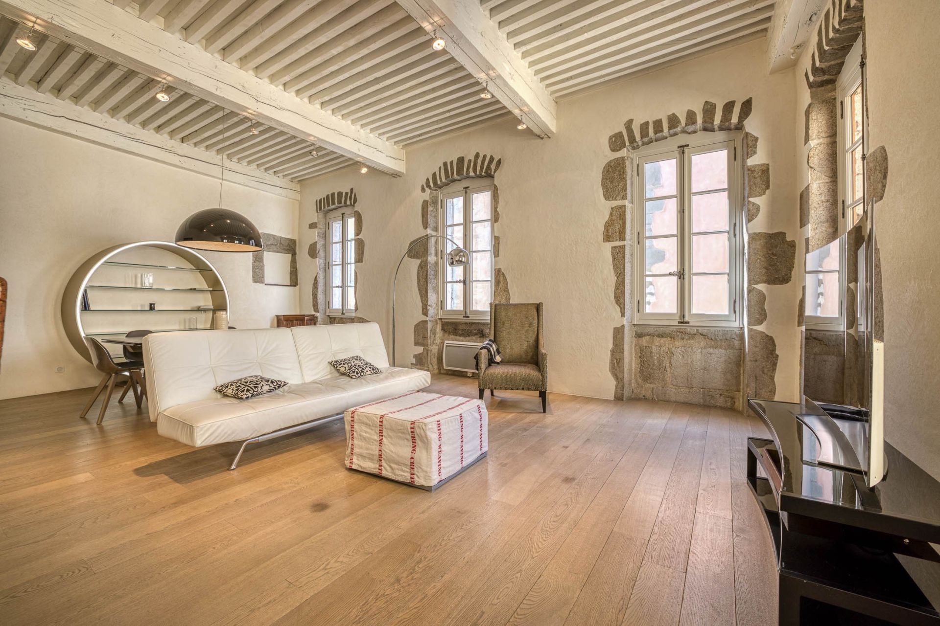 luxury apartment 4 Rooms for sale on ANNECY (74000)