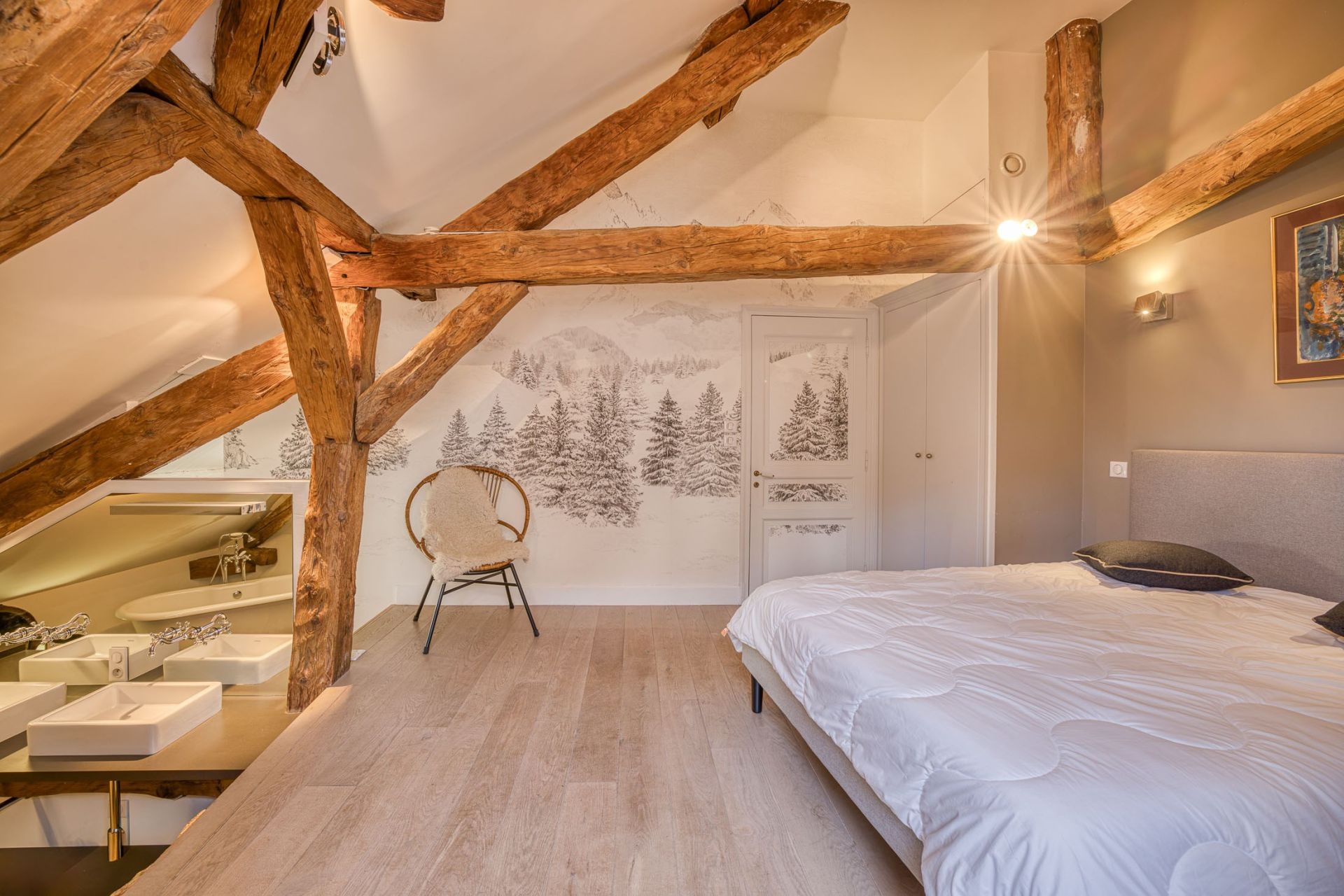 luxury apartment 4 Rooms for sale on ANNECY (74000)