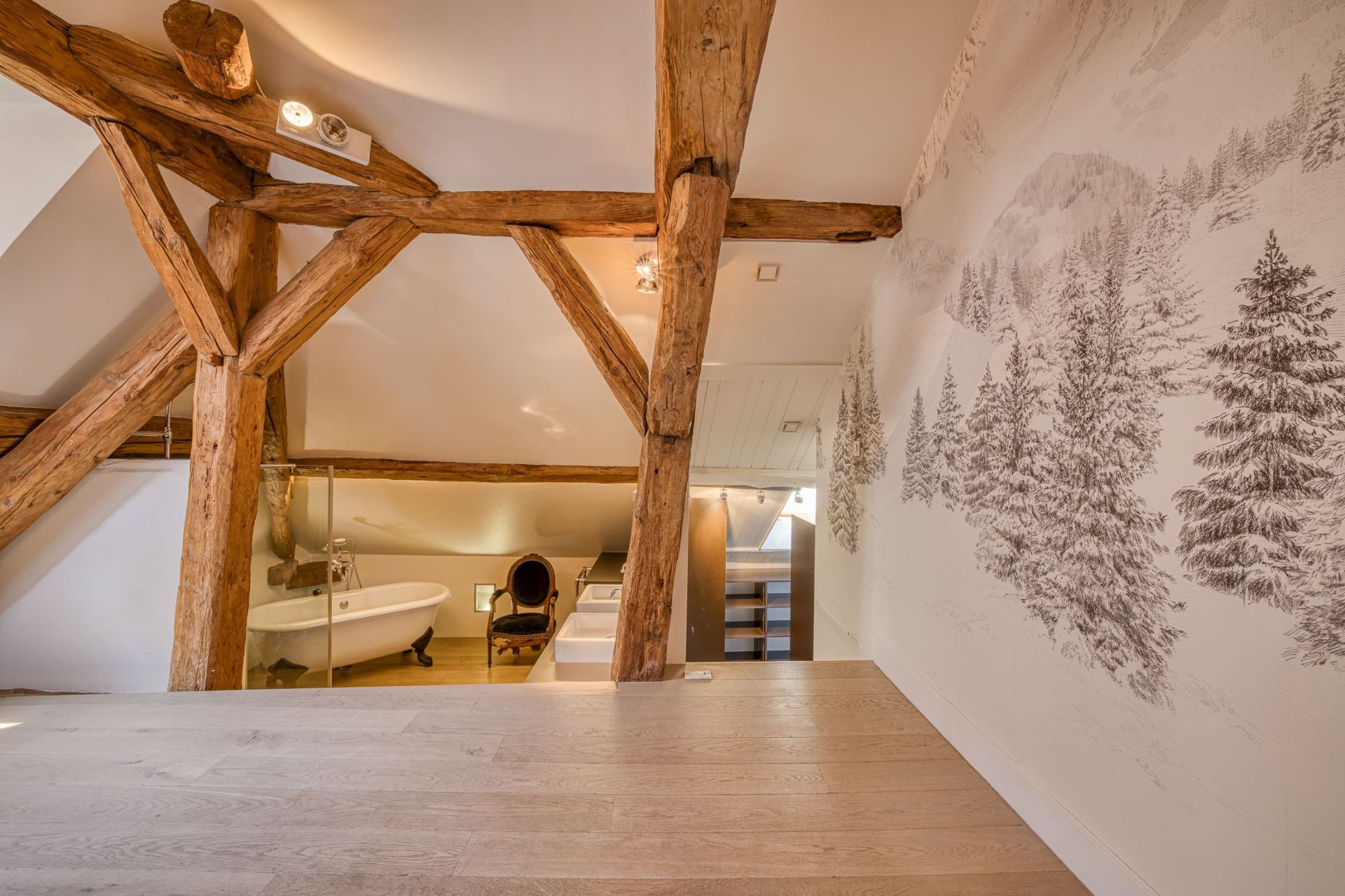 luxury apartment 4 Rooms for sale on ANNECY (74000)