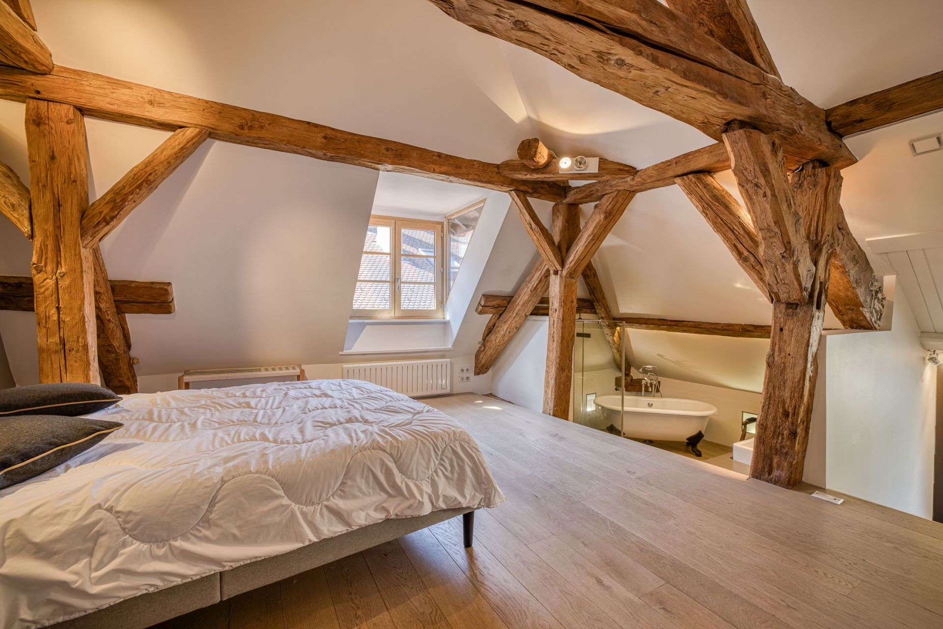 luxury apartment 4 Rooms for sale on ANNECY (74000)