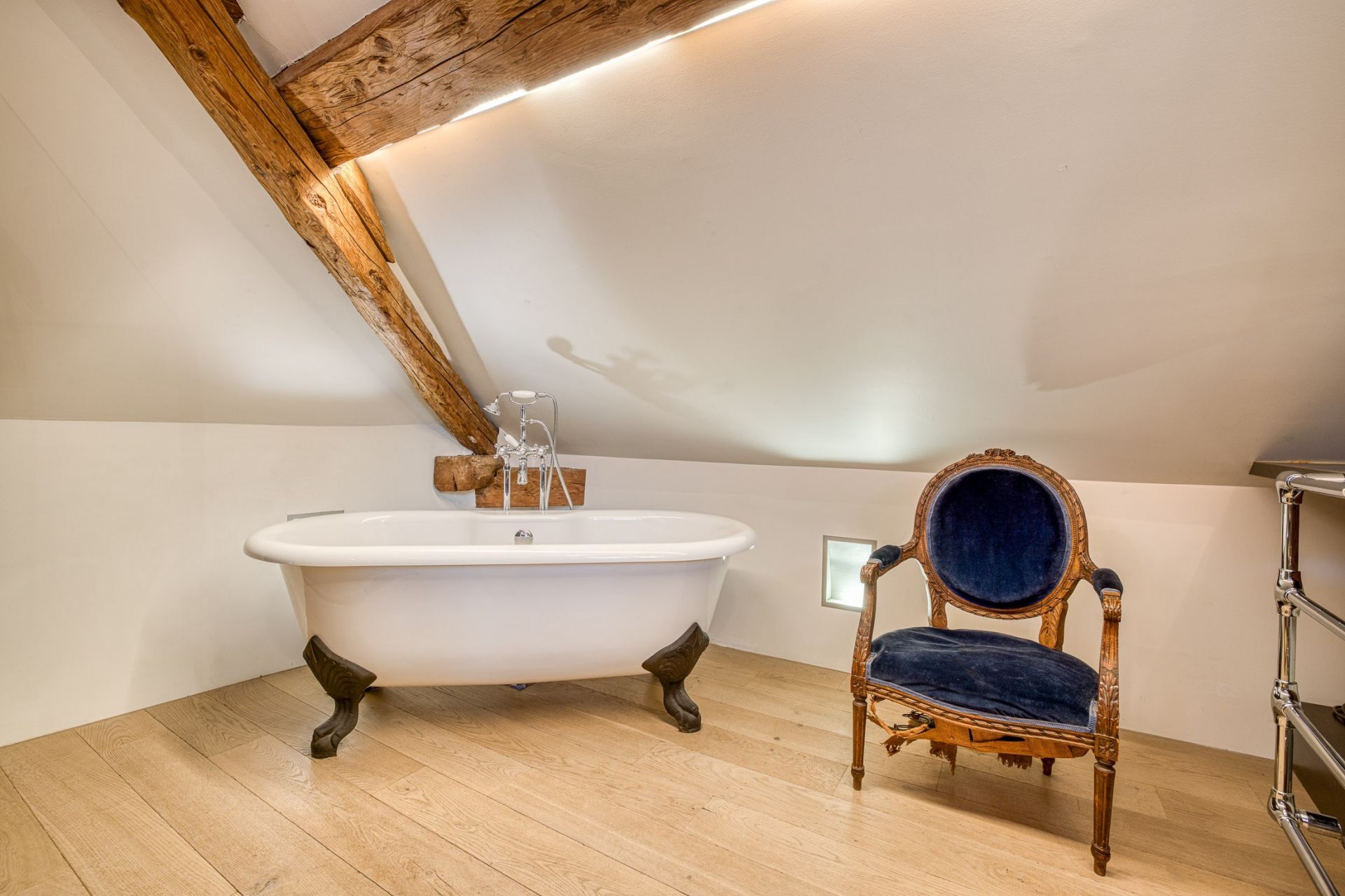 luxury apartment 4 Rooms for sale on ANNECY (74000)