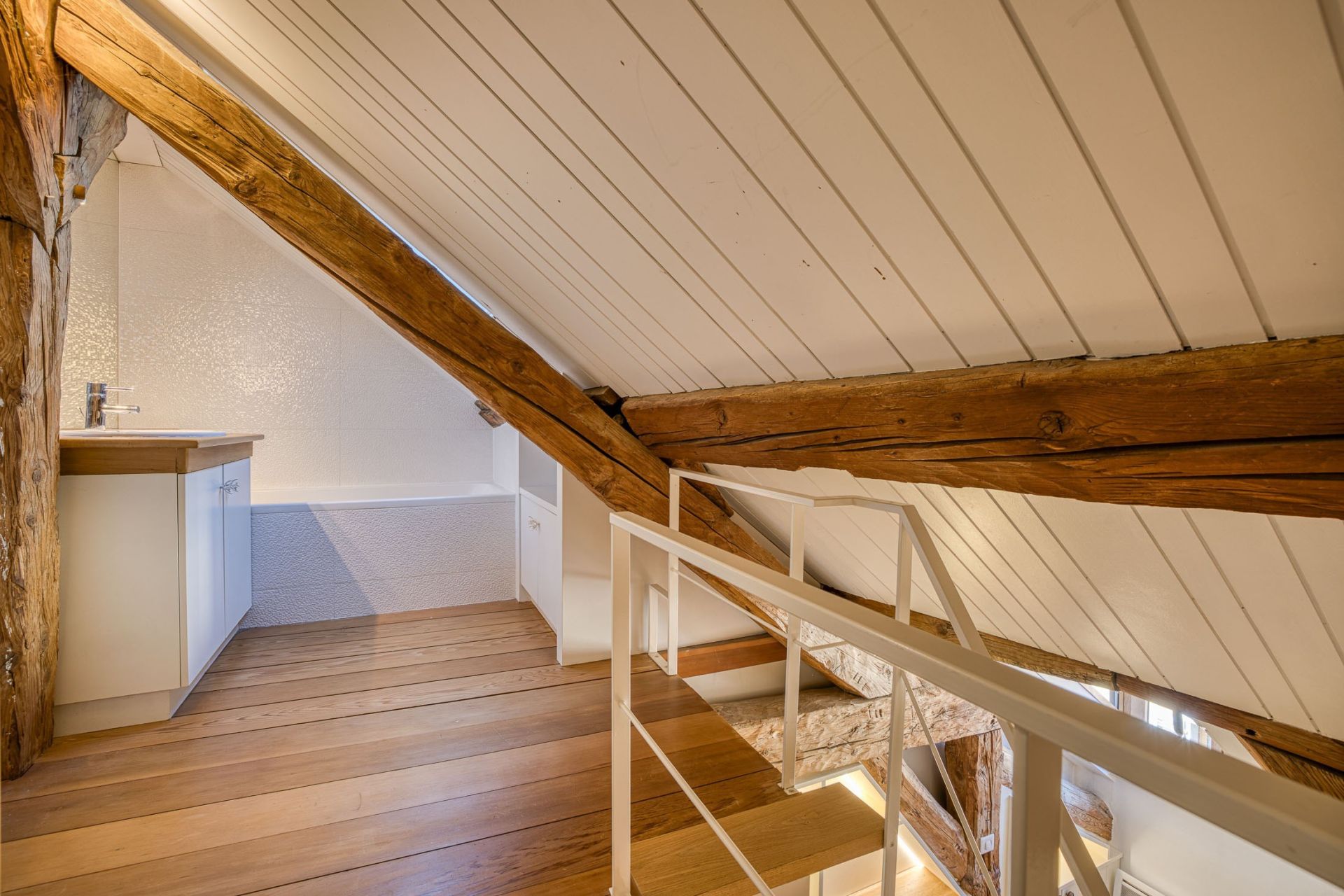 luxury apartment 4 Rooms for sale on ANNECY (74000)