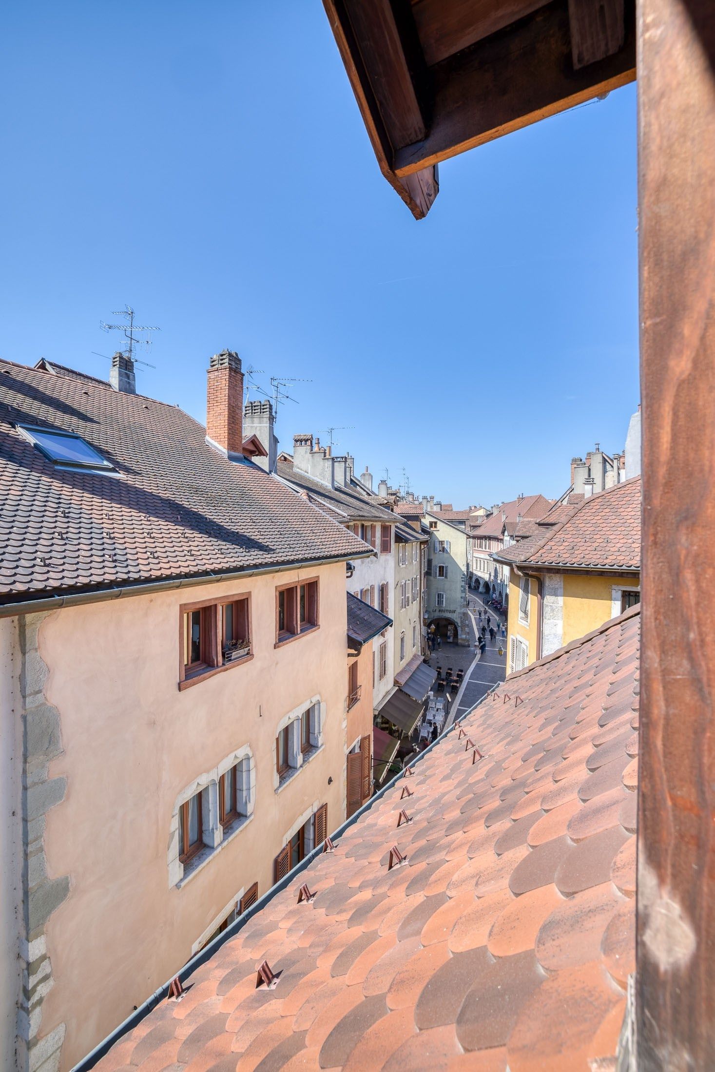 luxury apartment 4 Rooms for sale on ANNECY (74000)