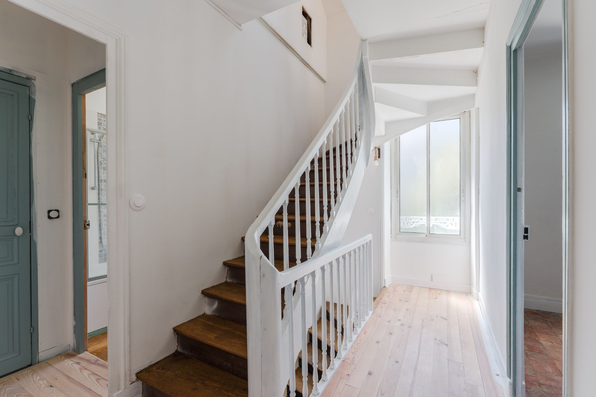 luxury house 8 Rooms for sale on NANTES (44100)