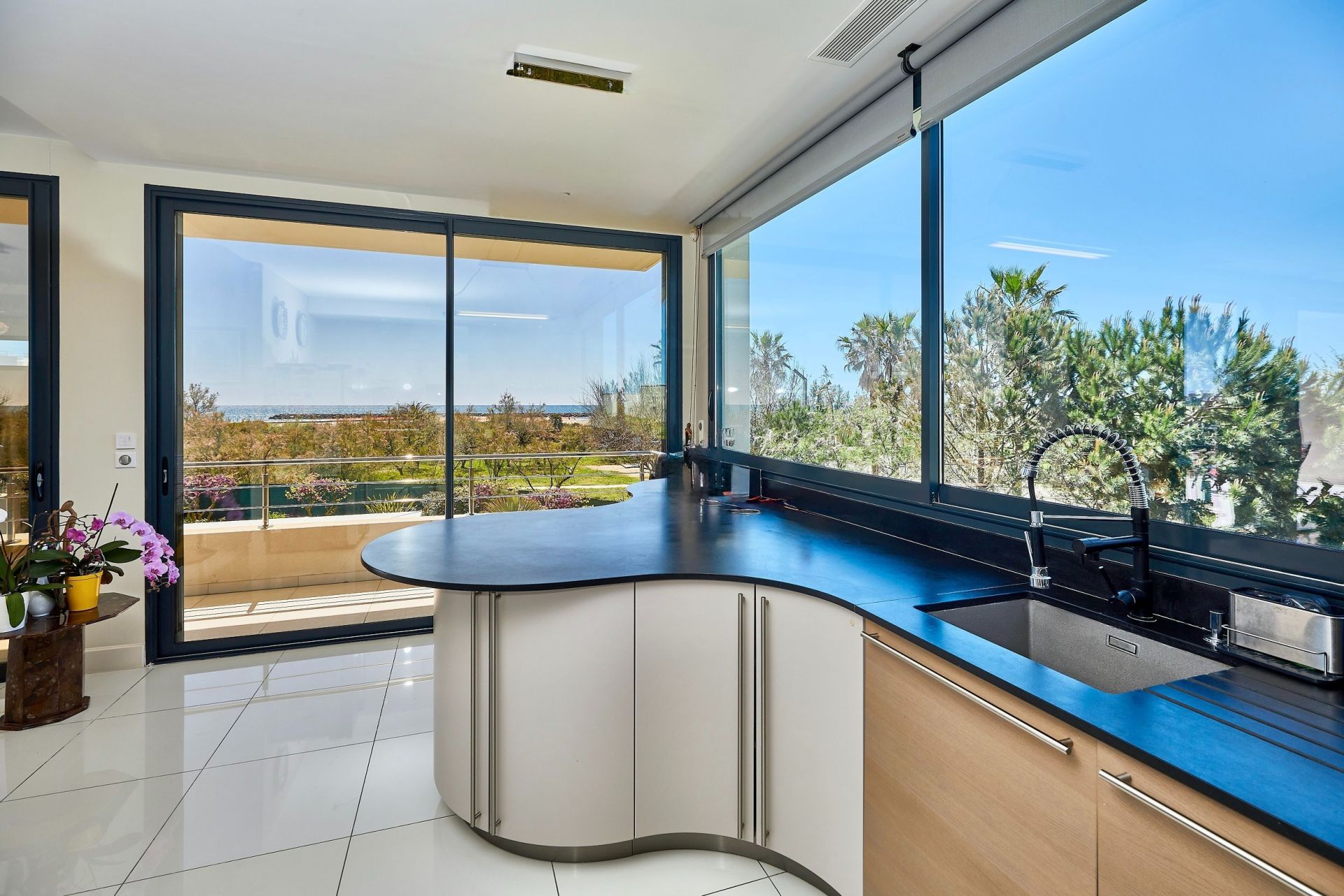 luxury house 6 Rooms for sale on SETE (34200)