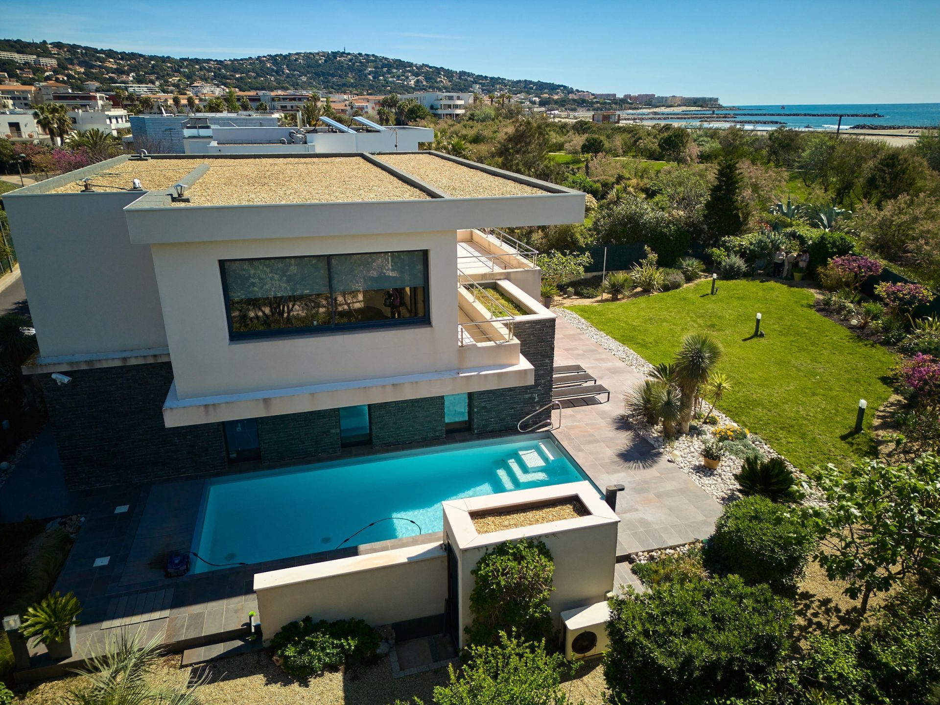 luxury house 6 Rooms for sale on SETE (34200)
