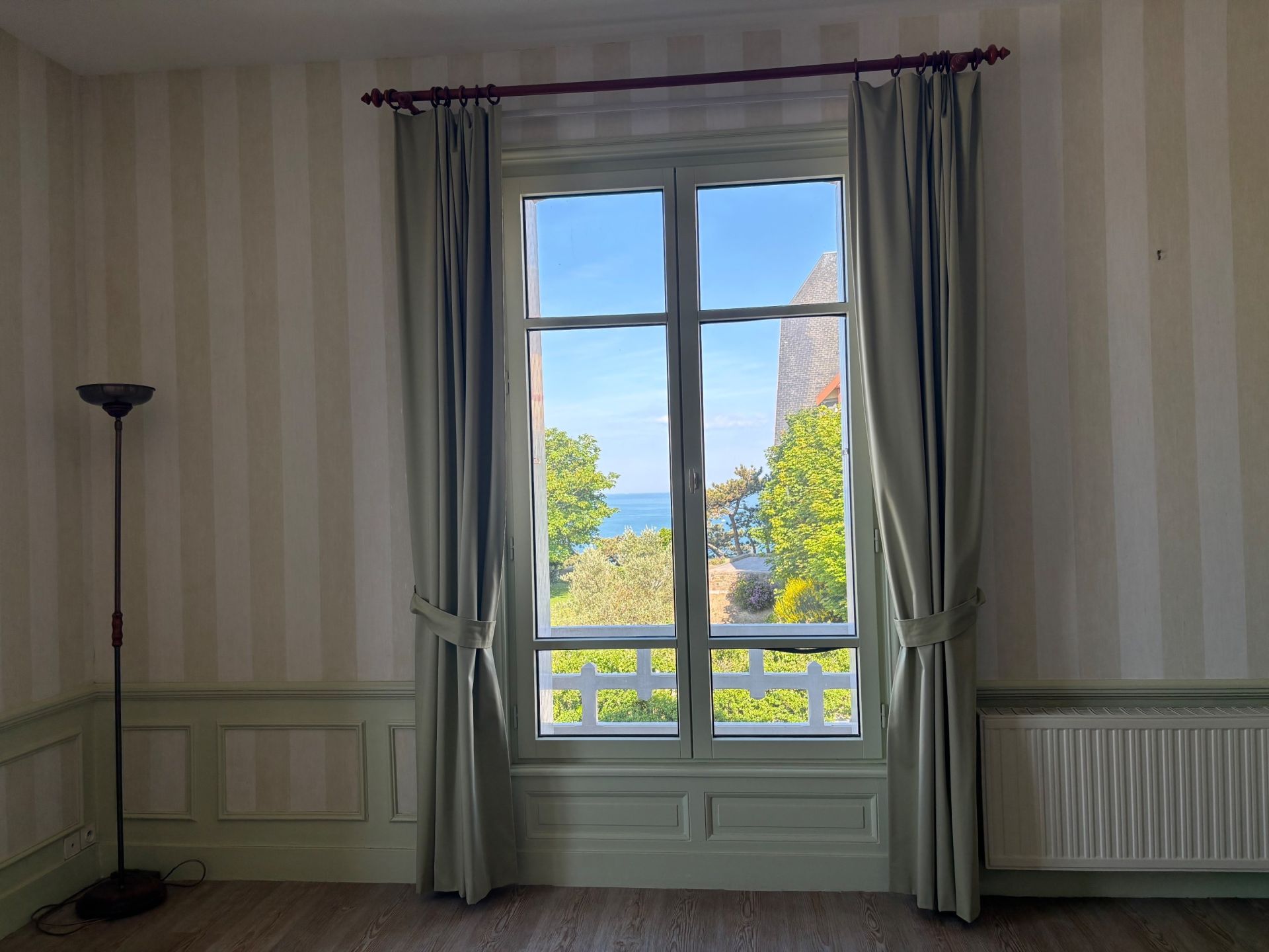 luxury house 8 Rooms for sale on GRANVILLE (50400)