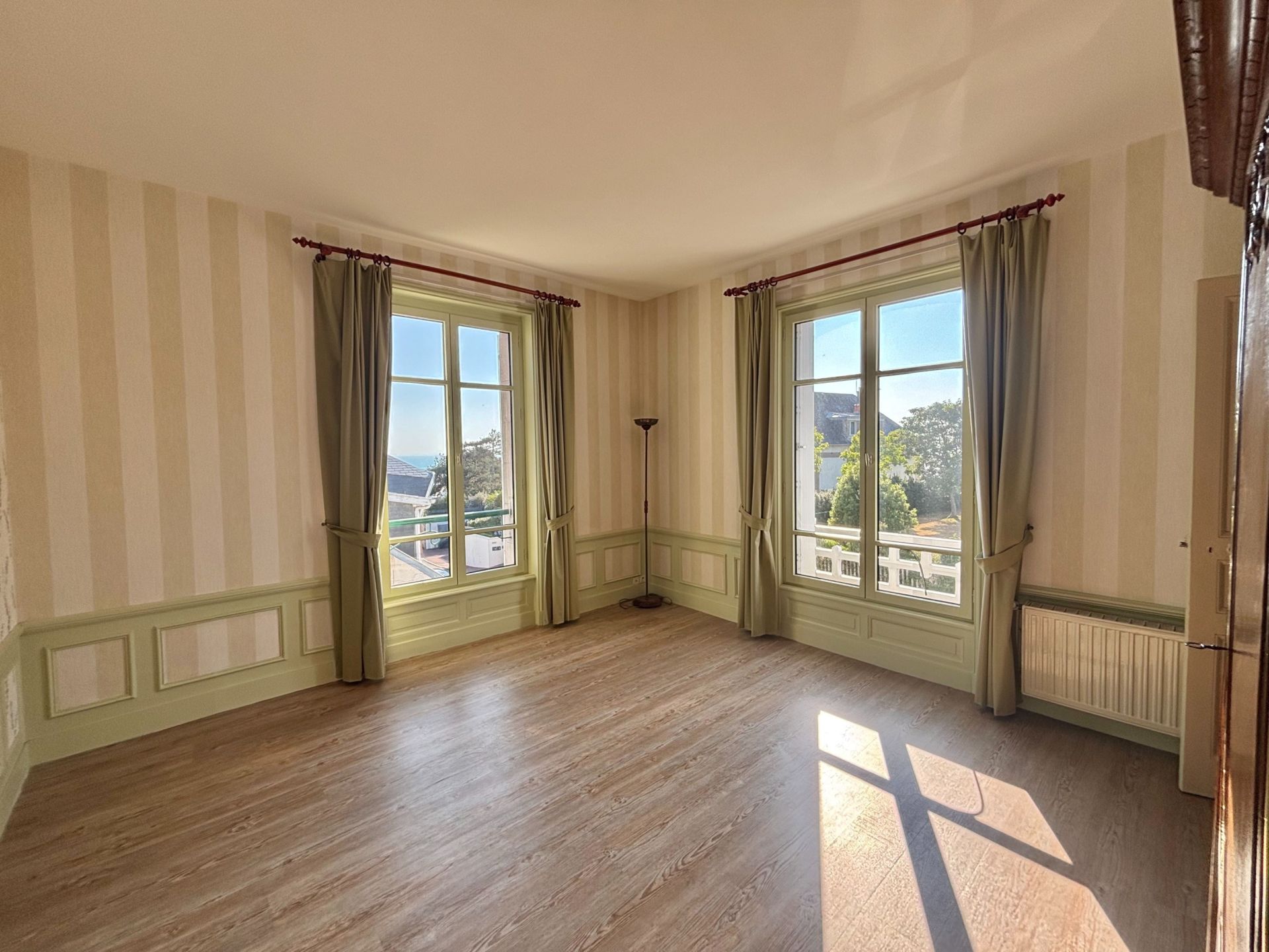 luxury house 8 Rooms for sale on GRANVILLE (50400)