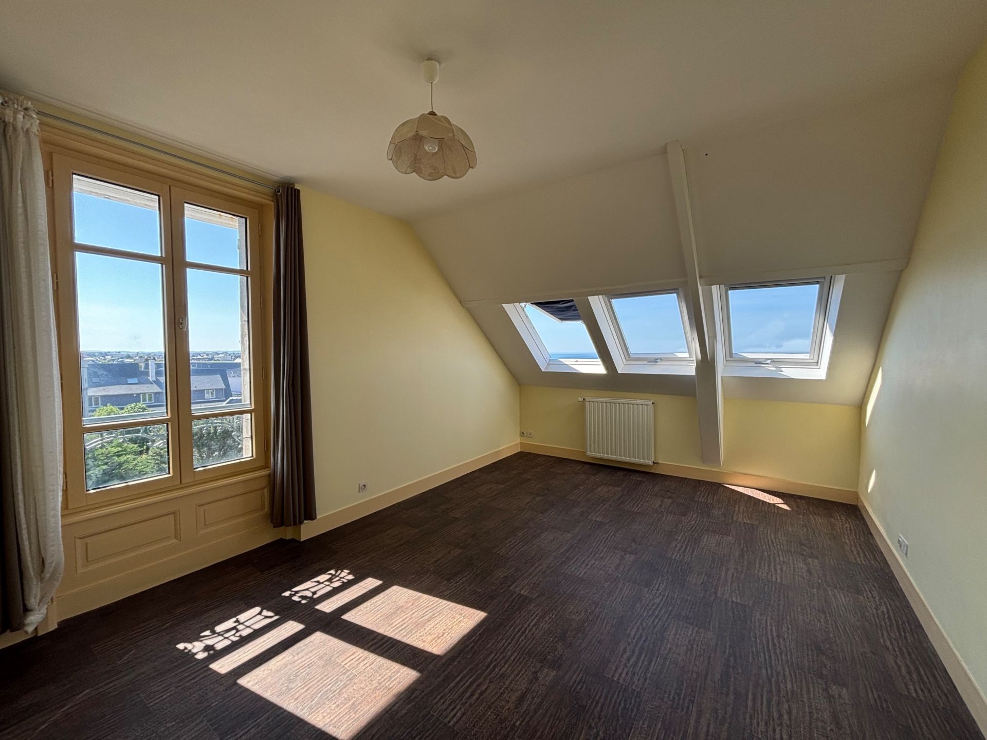 luxury house 8 Rooms for sale on GRANVILLE (50400)