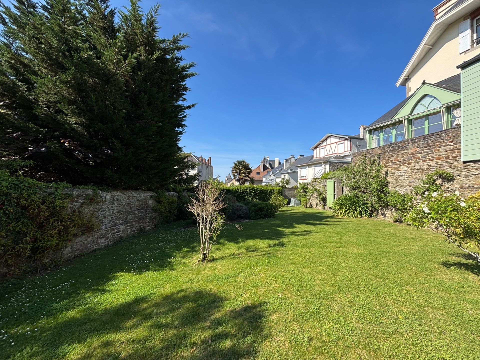 luxury house 8 Rooms for sale on GRANVILLE (50400)