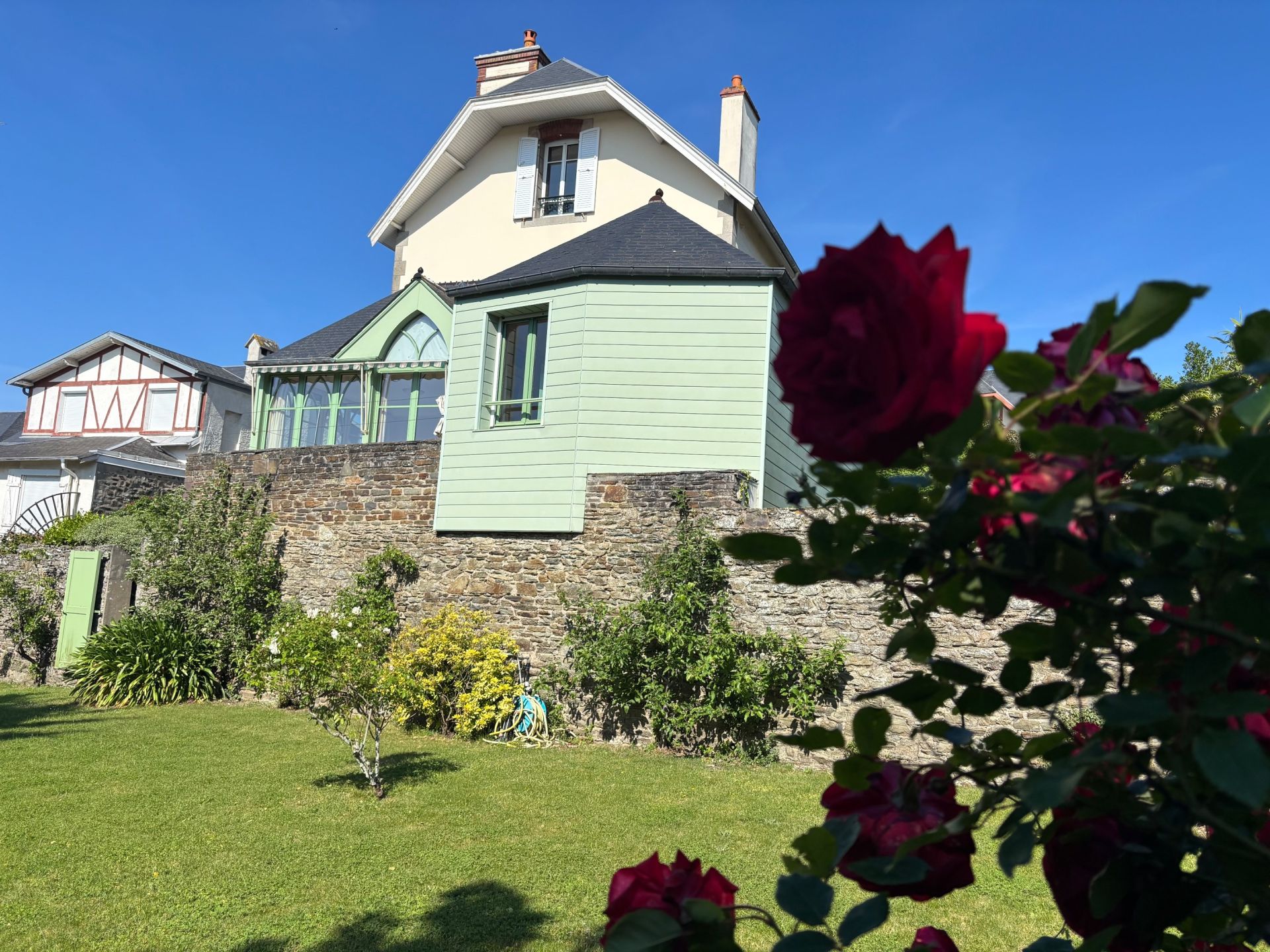 luxury house 8 Rooms for sale on GRANVILLE (50400)