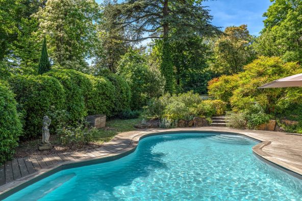 Sale Contemporary house Sainte-Foy-lès-Lyon 9&nbsp;Rooms 338&nbsp;m²