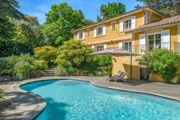 Sale Contemporary house Sainte-Foy-lès-Lyon 9&nbsp;Rooms 338&nbsp;m²