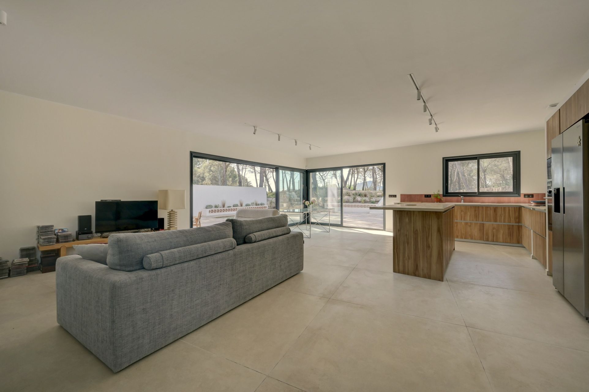 luxury house 5 Rooms for sale on VENTABREN (13122)