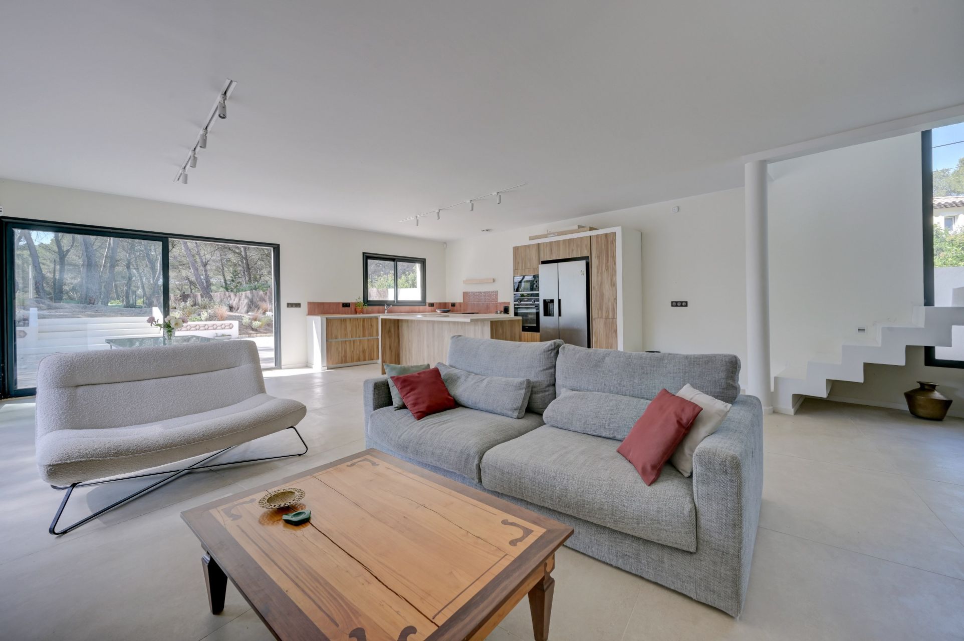 luxury house 5 Rooms for sale on VENTABREN (13122)