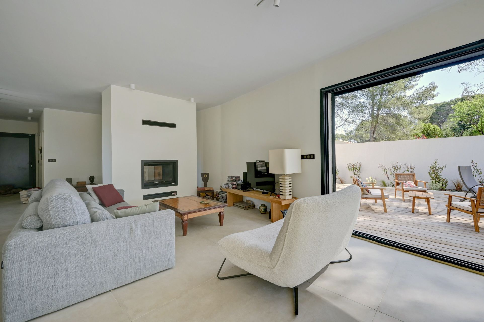 luxury house 5 Rooms for sale on VENTABREN (13122)